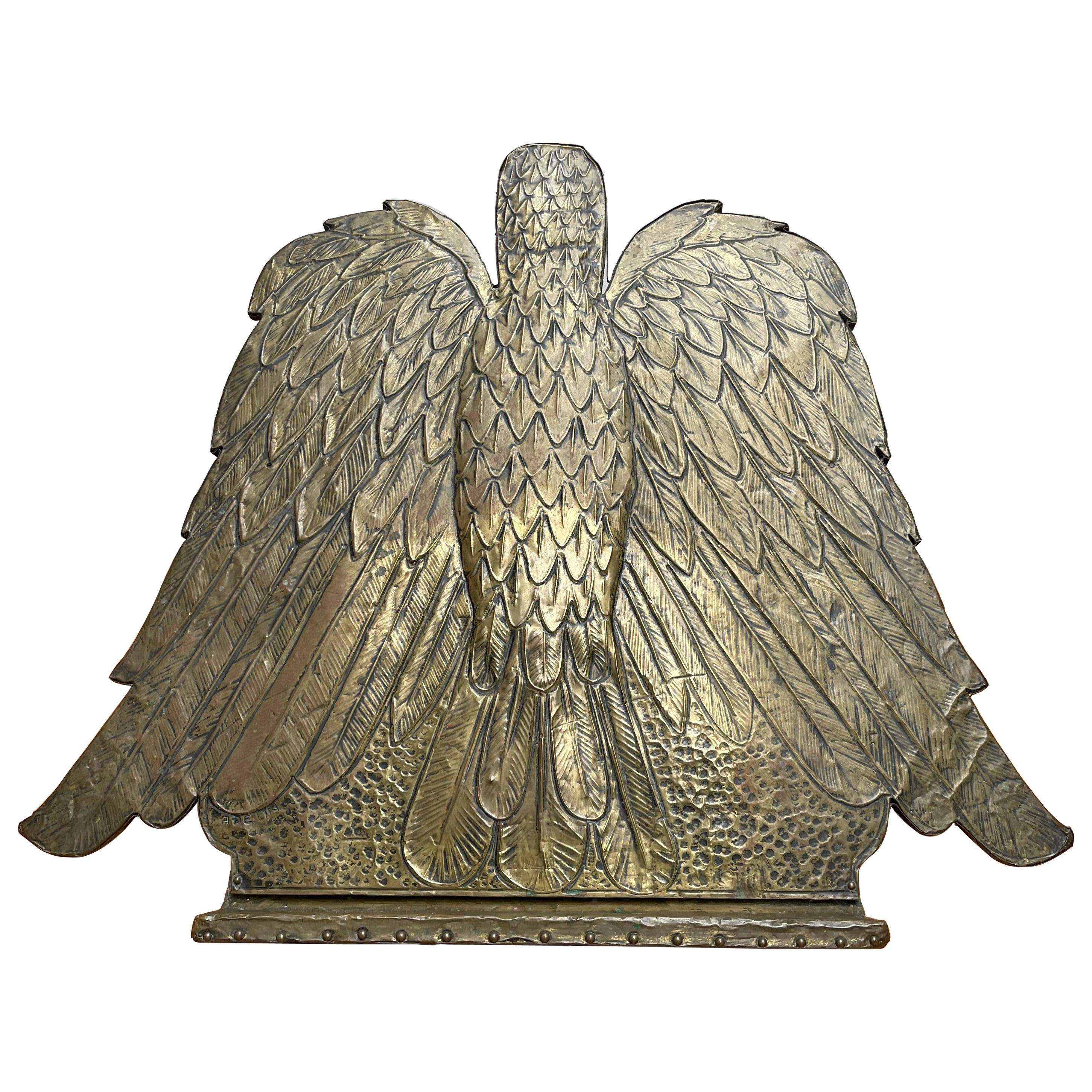 Rare support de biblique d'autel d'église néo-gothique en laiton gaufré avec sculpture d'aigle