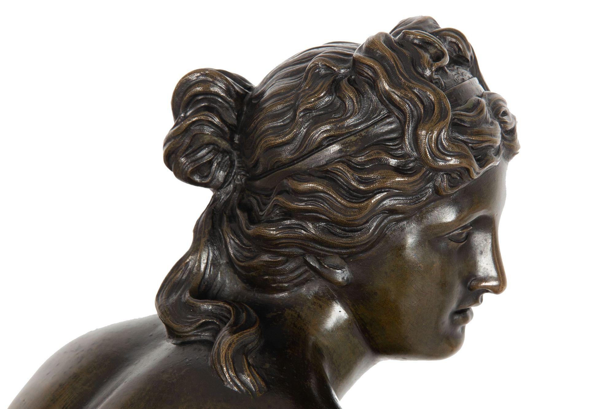 Rare Grand Tour Italian Antique Bronze Sculpture “Crouching Venus” circa 1850 7