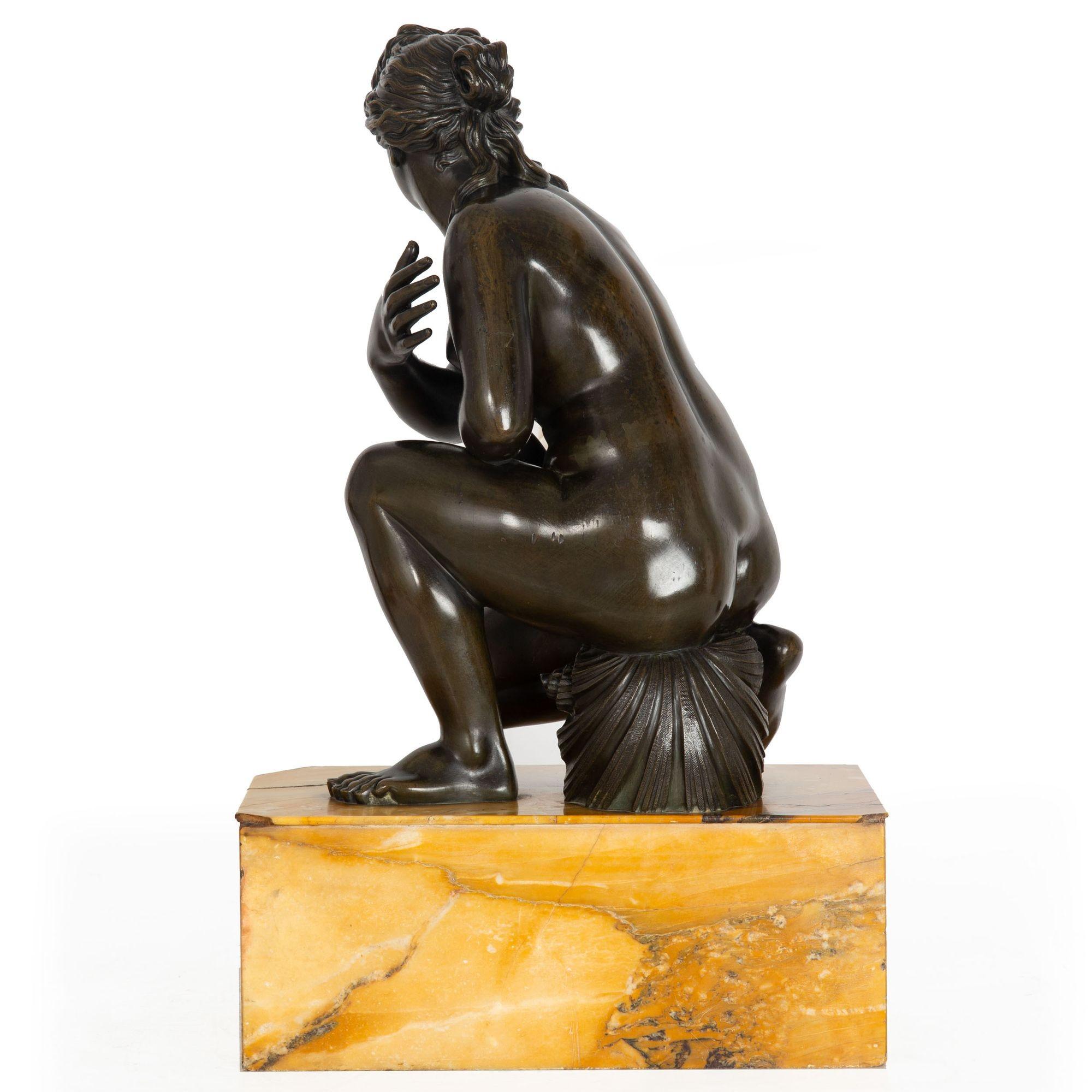 Rare Grand Tour Italian Antique Bronze Sculpture “Crouching Venus” circa 1850 In Good Condition In Shippensburg, PA