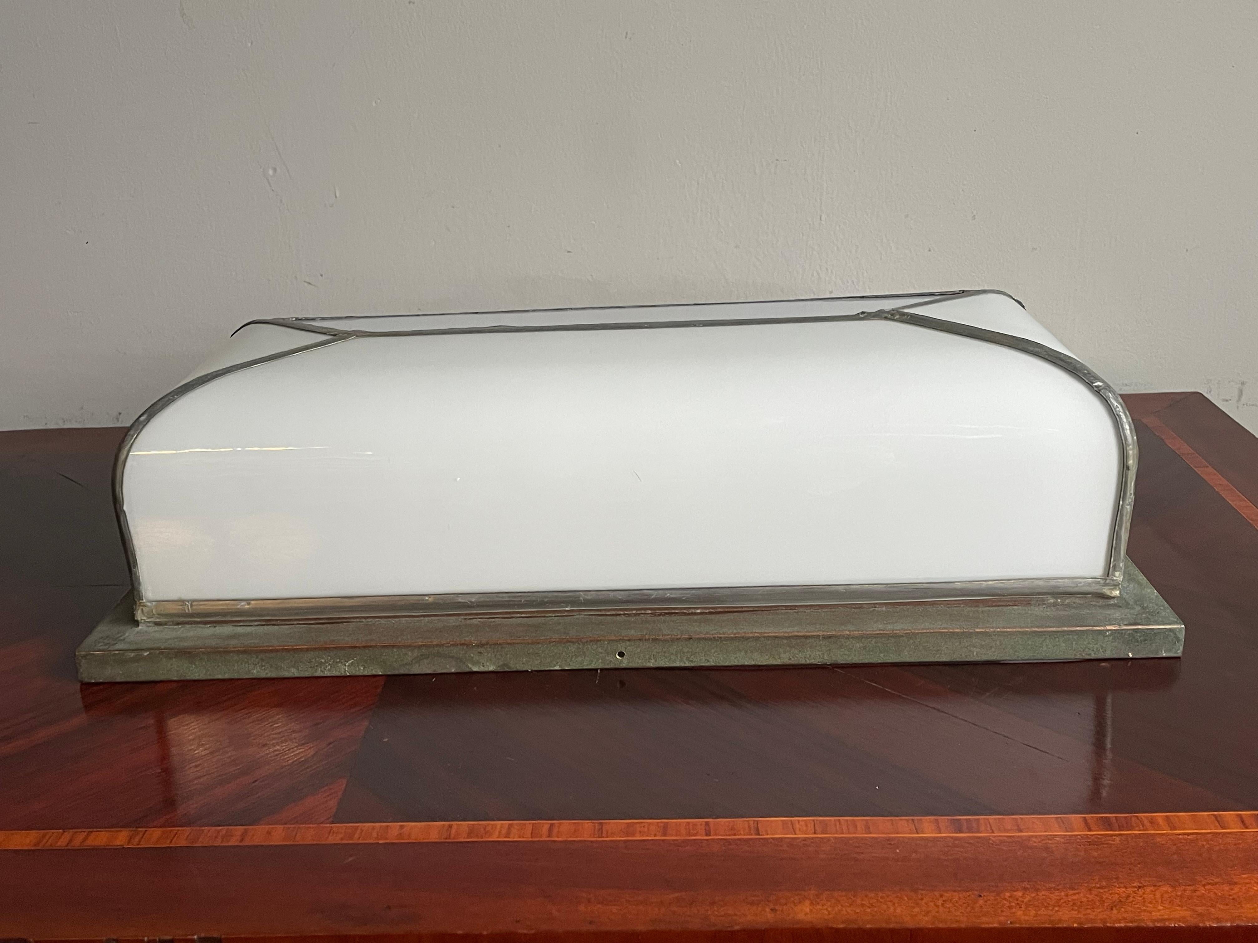 Seltenes und großartiges Paar Art-Déco-Opalglas-Einbau- oder Wandleuchter, 1920er Jahre  im Angebot 7