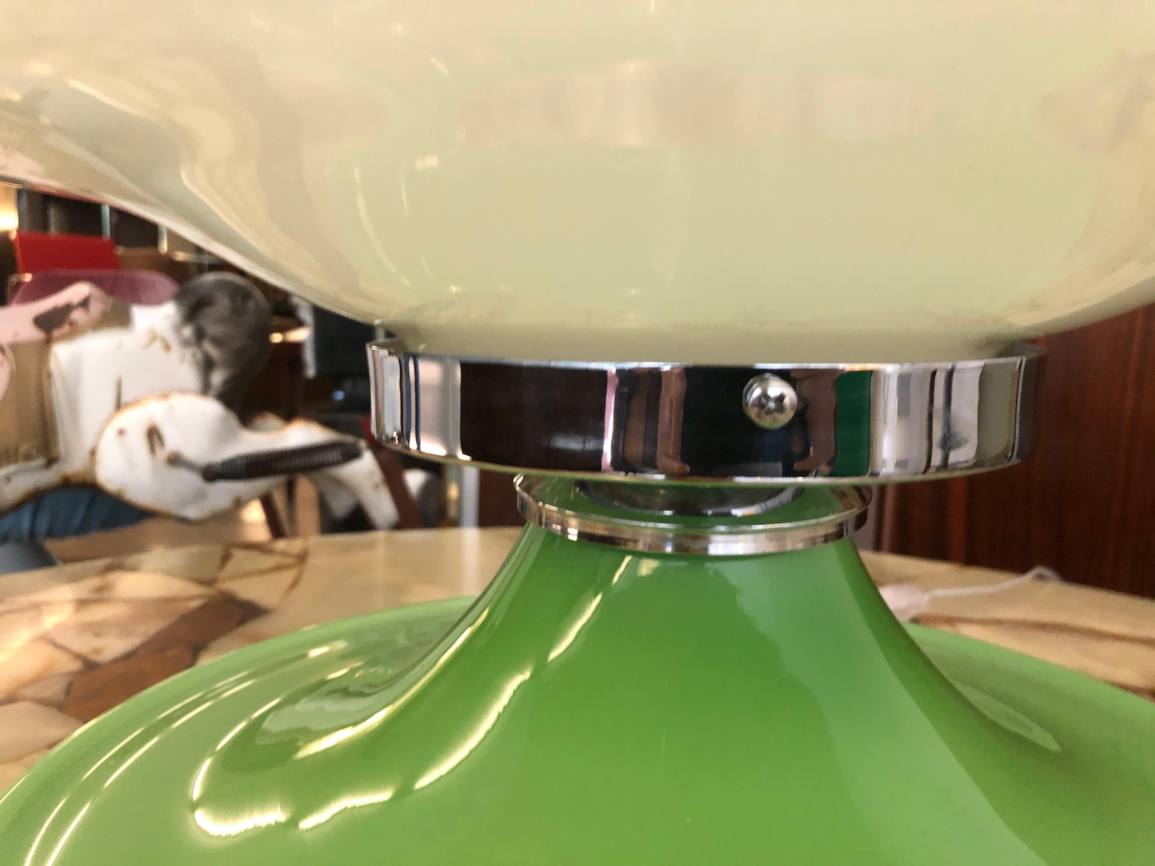 Rare Green and White Opaline Glass Table Lamp, 1970s In Excellent Condition For Sale In Porto, PT