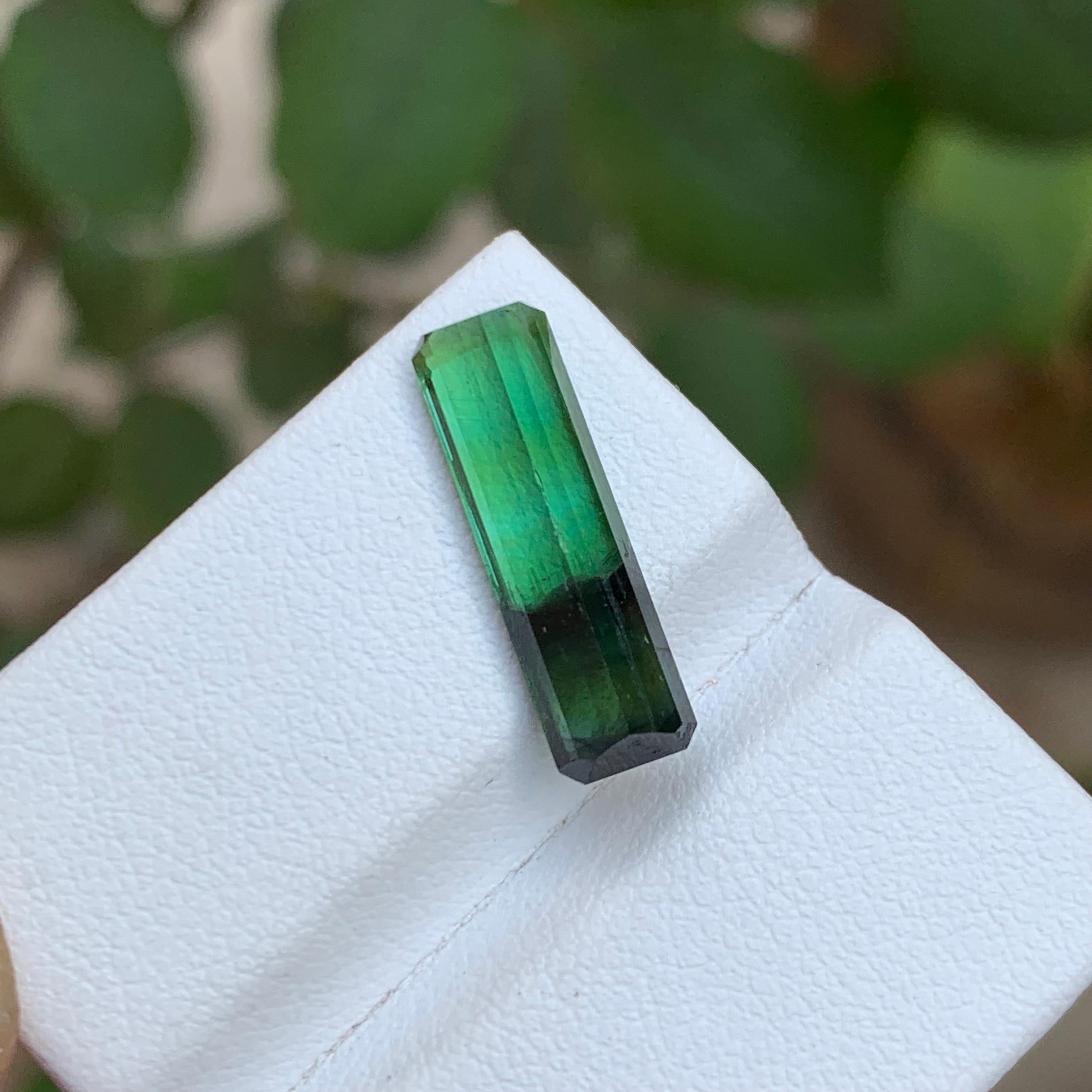 Rare Green & Black Bicolor Tourmaline Gemstone, 3.90 Ct Emerald Cut for Jewelry  In New Condition For Sale In Peshawar, PK