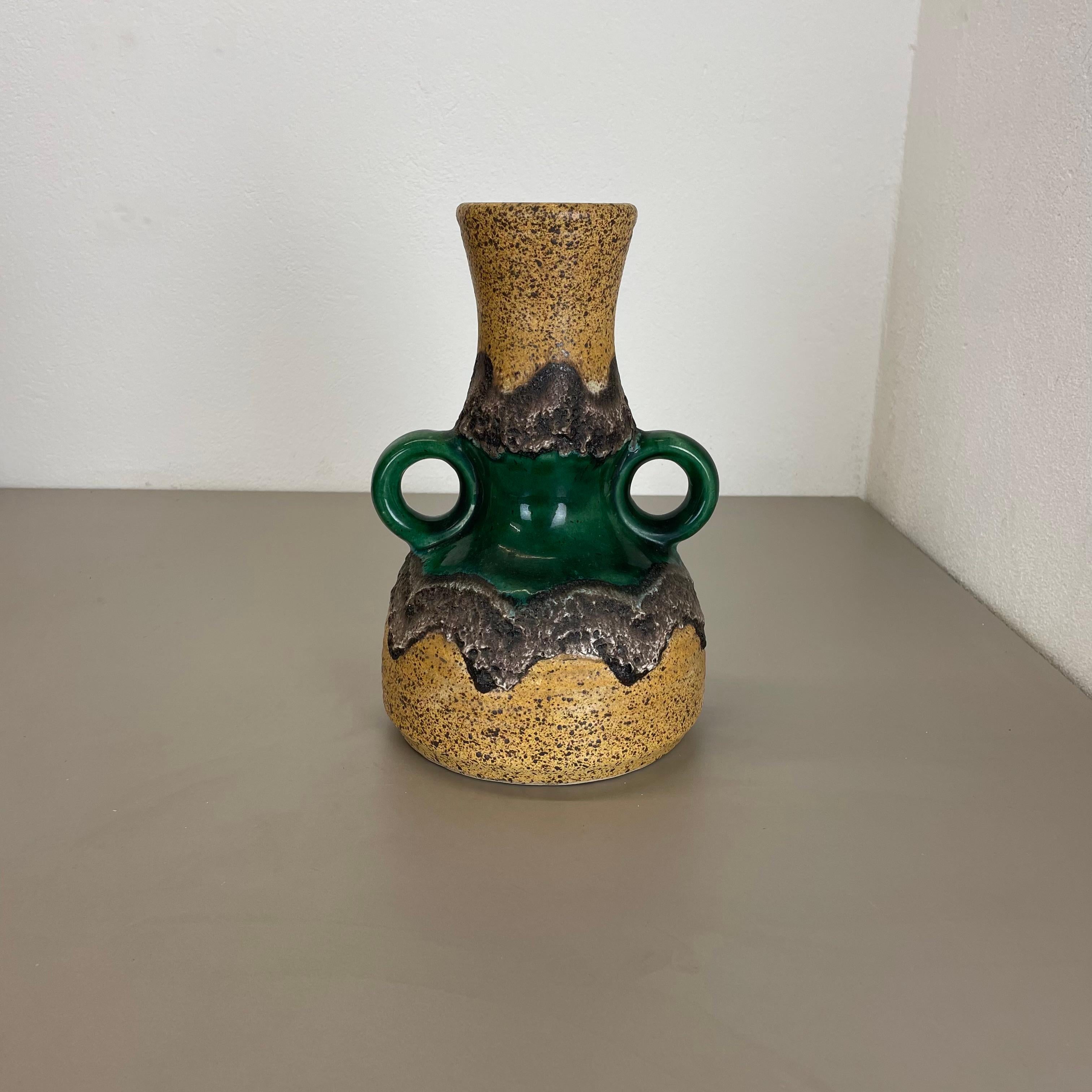Article:

Pottery ceramic vase 


Producer:

Dümmler and Breiden, Germany


Decade:

1970s





Original vintage 1970s pottery ceramic vase made in Germany. High quality German production with a nice abstract coloration. The vase was designed and