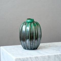 Raro jarrón Art Déco de cerámica verde Upsala Ekeby, Suecia, década de 1940.