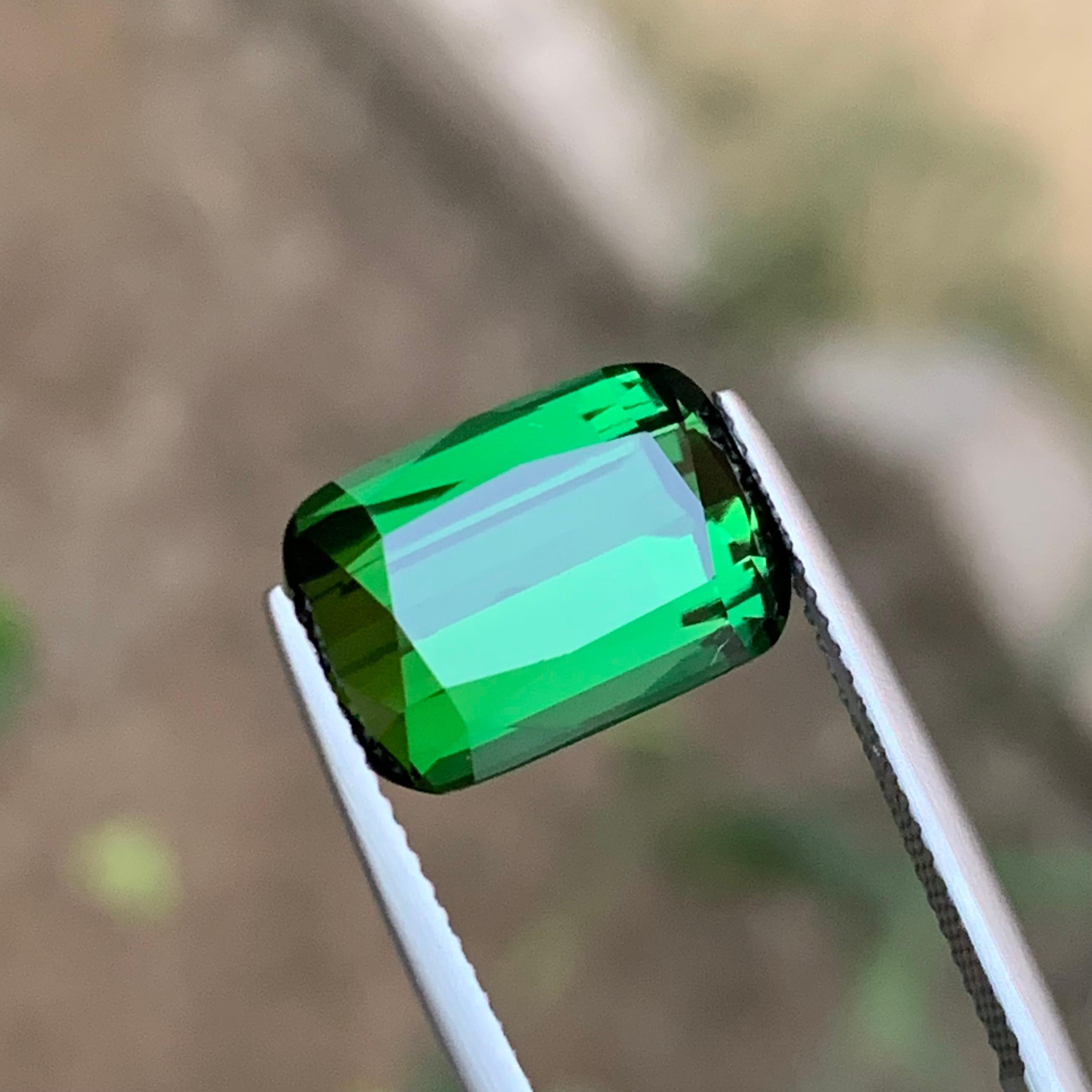 Rara gemma di tormalina afgana naturale verde tagliata a cuscino, 7,75 ct-qualità superiore in vendita 6