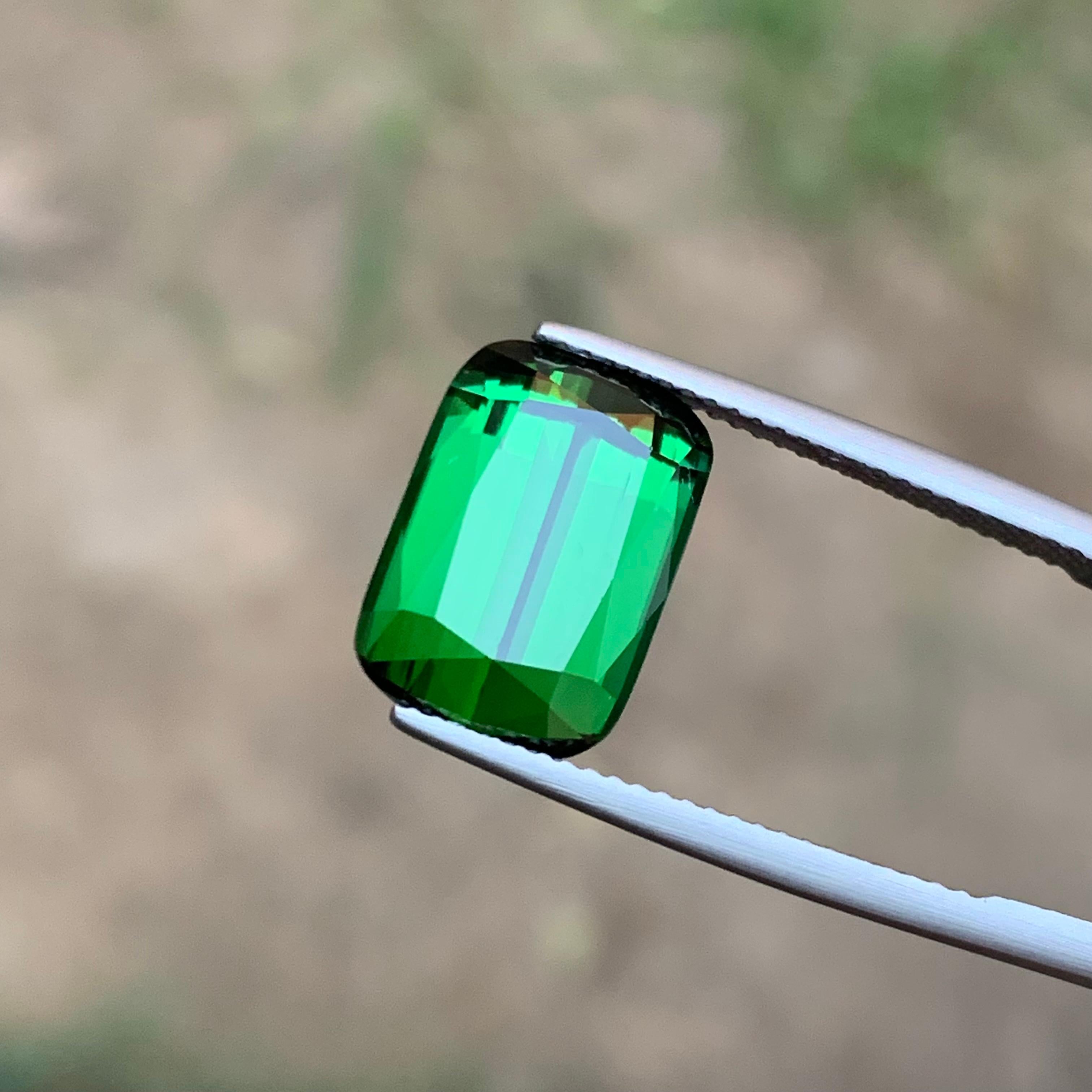 Rare Green Cushion Cut Natural Afghani Tourmaline Gemstone, 7.75 Ct-Top Quality In New Condition For Sale In Peshawar, PK