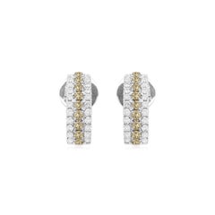 Clous d'oreilles rares en diamant vert et diamant blanc