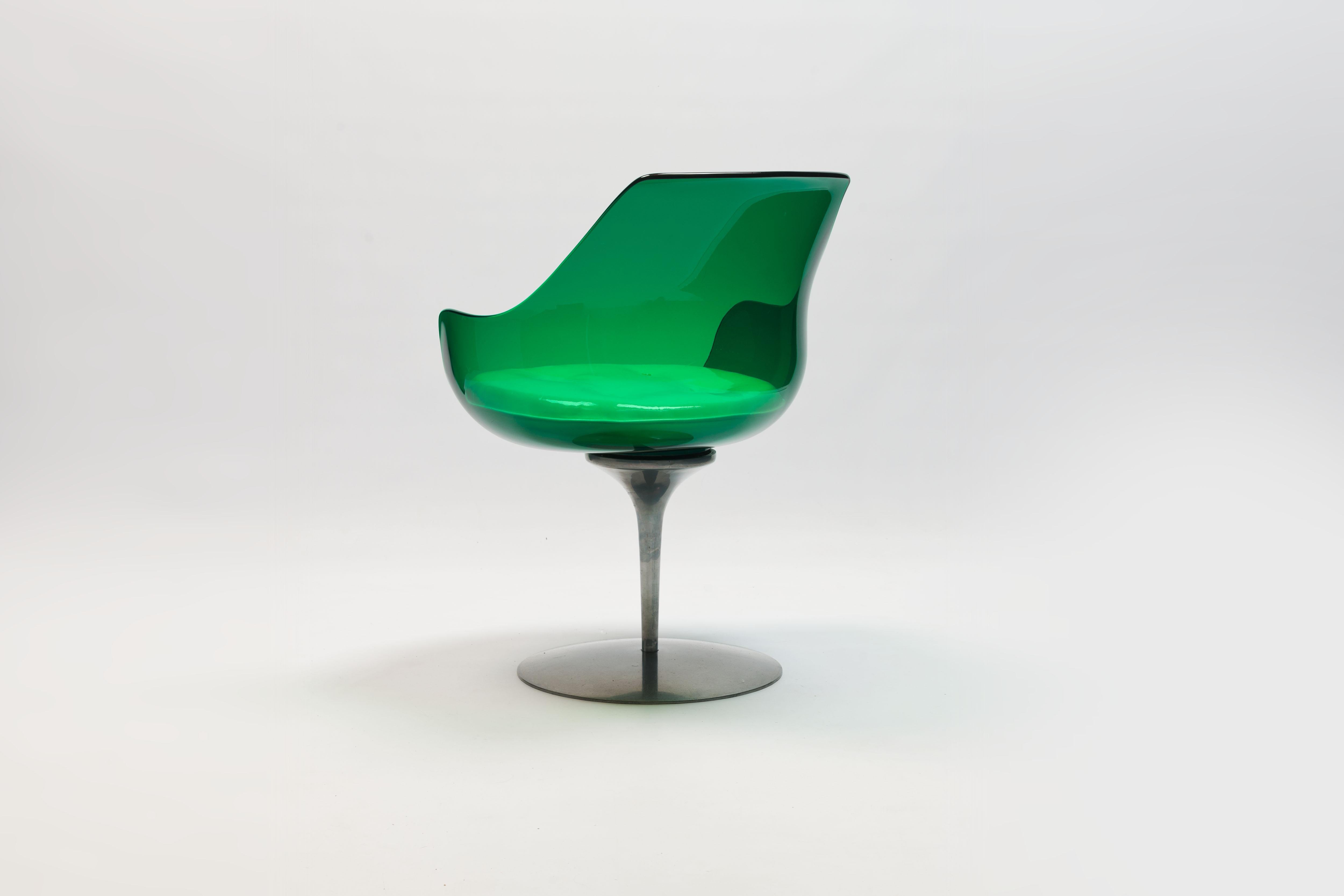 Magnificent very rare green colour edition 'Champagne' chair by American designer couple Estelle and Erwin Laverne. Organic shaped lucite shell with a white buttoned vinyl seat cushion on sprung auto return revolving aluminium base. 
Designed in