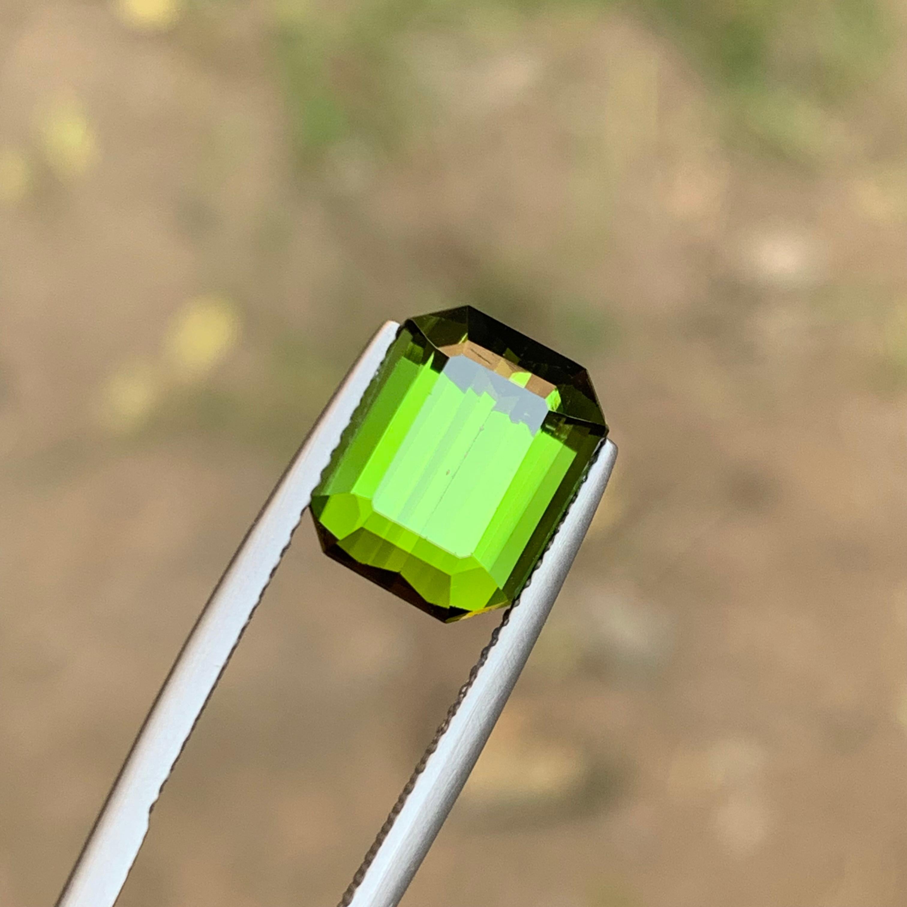 Rare Green Emerald Cut Natural Tourmaline Loose Gemstone, 5.35 Carat-Afghani For Sale 1