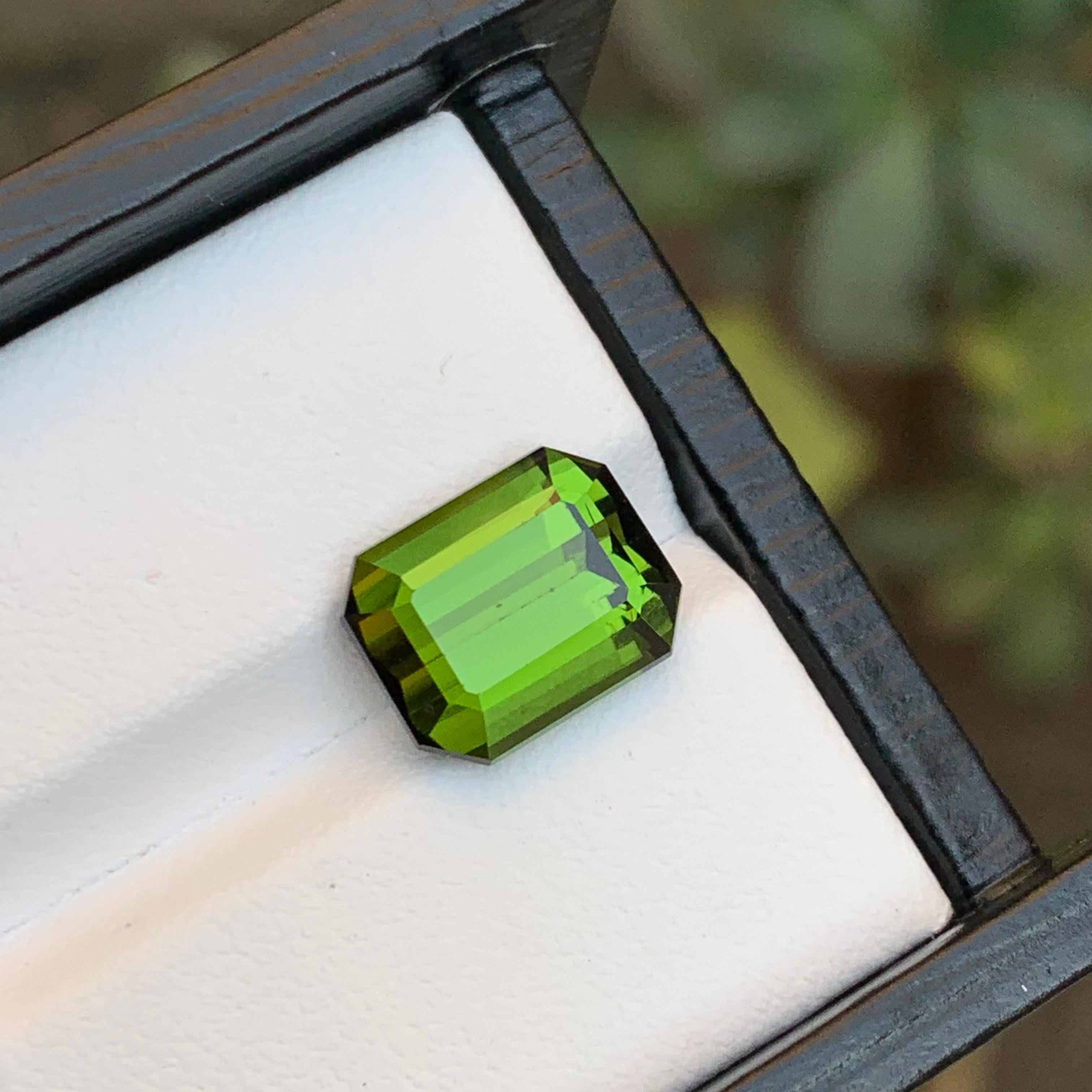 Rare Green Emerald Cut Natural Tourmaline Loose Gemstone, 5.35 Carat-Afghani For Sale 3
