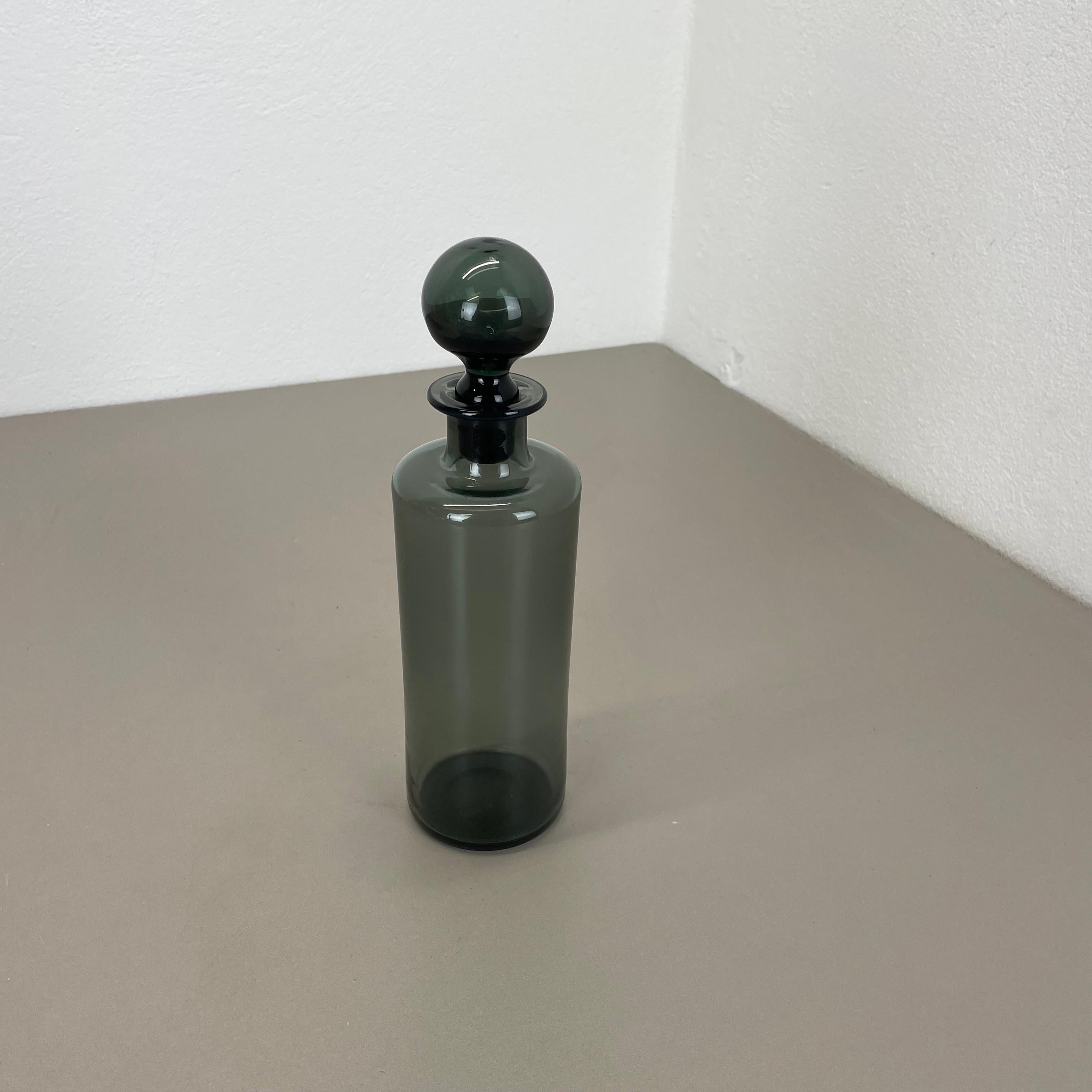 Danese raro decanter in vetro verde di Saara Hopea per Nuutajärvi Notsjö, Finlandia anni '70 in vendita