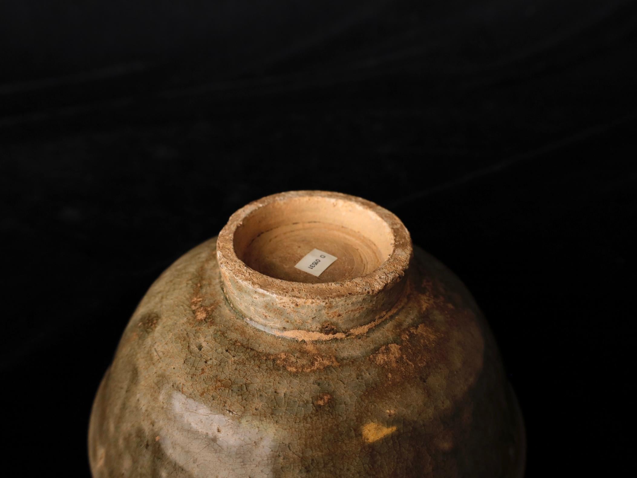 Raro cuenco de cerámica vidriada verde con kintsugi, Reino de Sukhothai (Siglos XIII-XIV) en venta 4