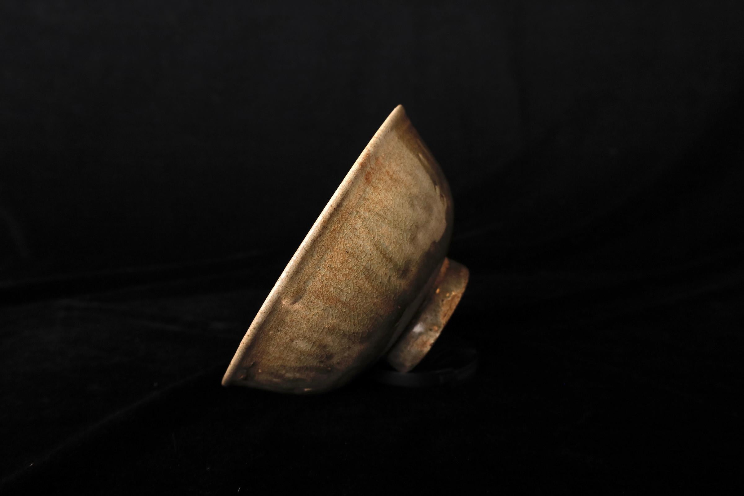 Raro cuenco de cerámica vidriada verde con kintsugi, Reino de Sukhothai (Siglos XIII-XIV) en venta 5