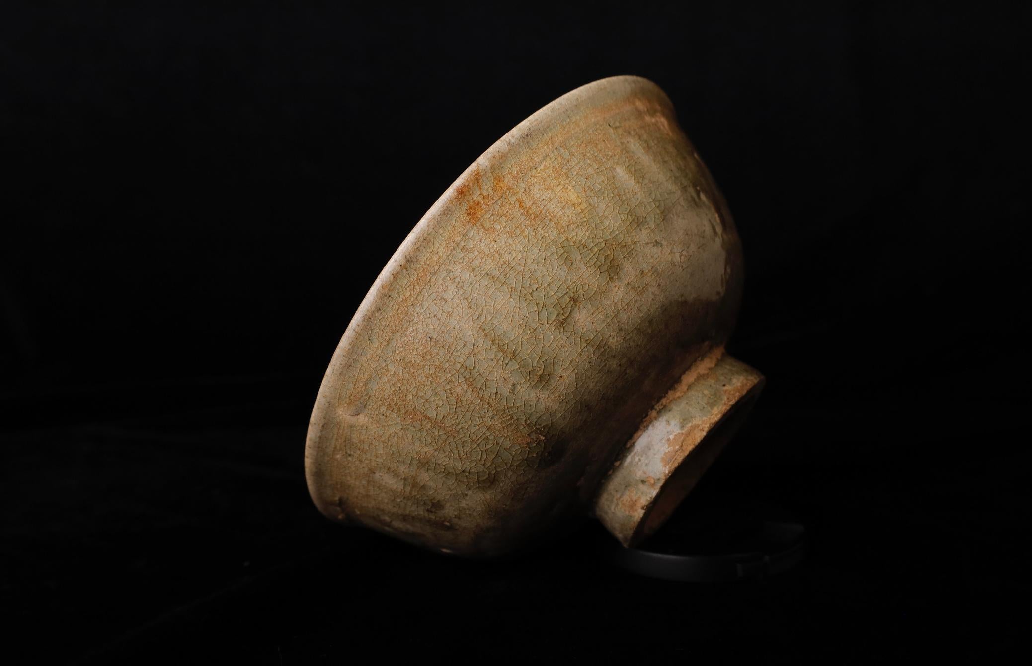 Raro cuenco de cerámica vidriada verde con kintsugi, Reino de Sukhothai (Siglos XIII-XIV) en venta 6