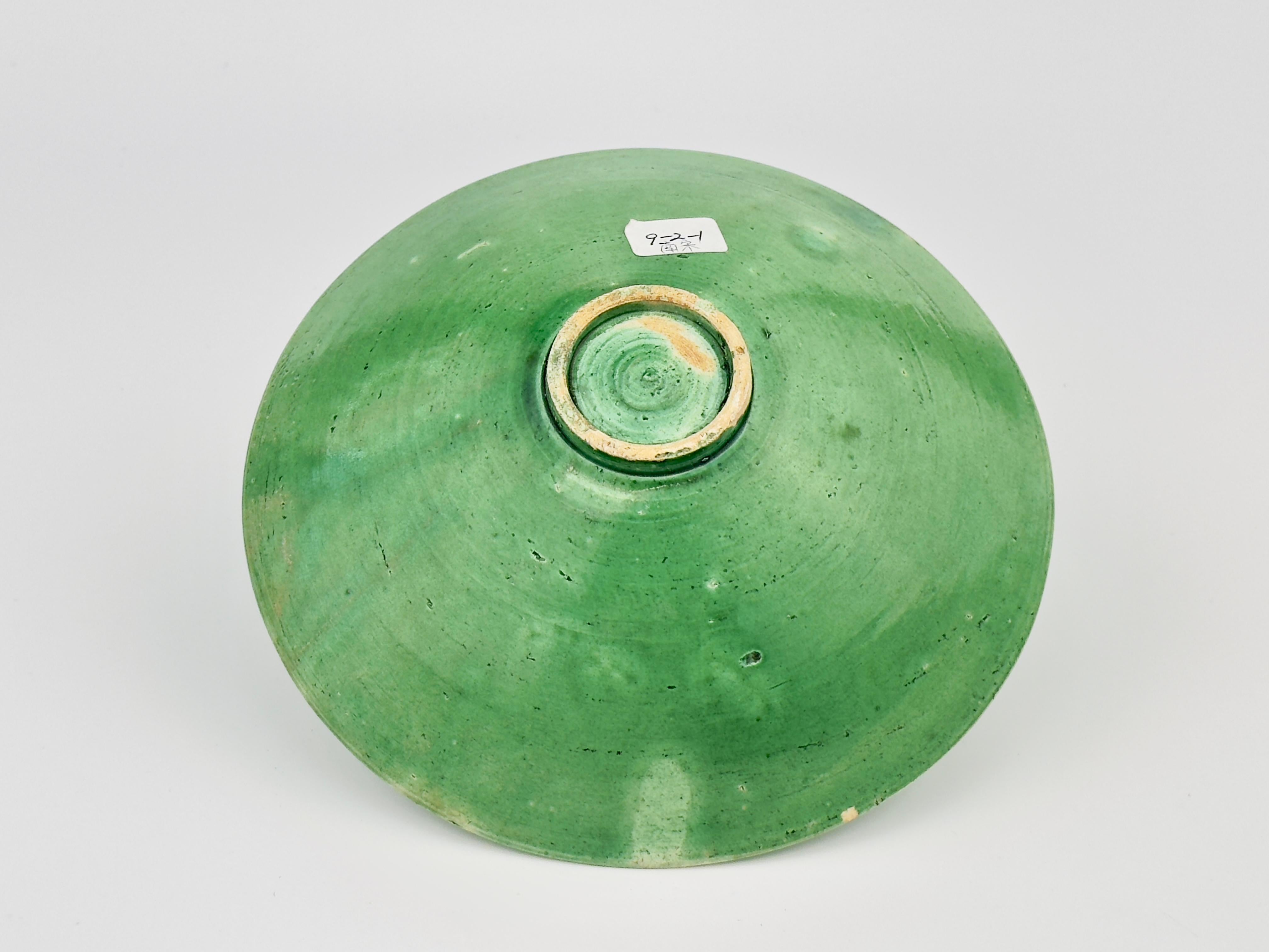 Rare Green-Glazed 'Fishes and Wave' Bowl, Liao-Song Dynasty For Sale 1
