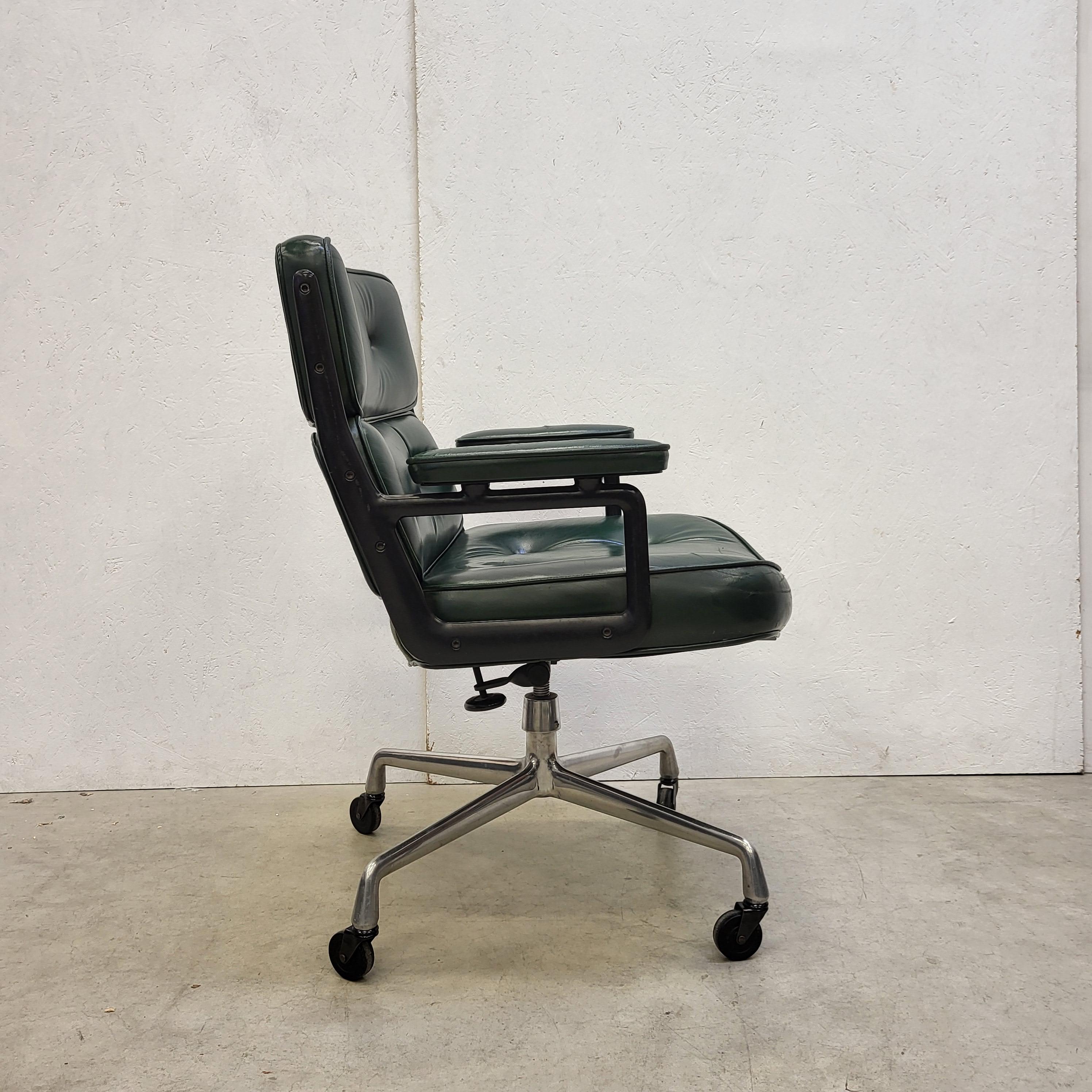 Rare Green Herman Miller ES107 Lobby Office Chair by Charles Eames In Good Condition In Aachen, NW