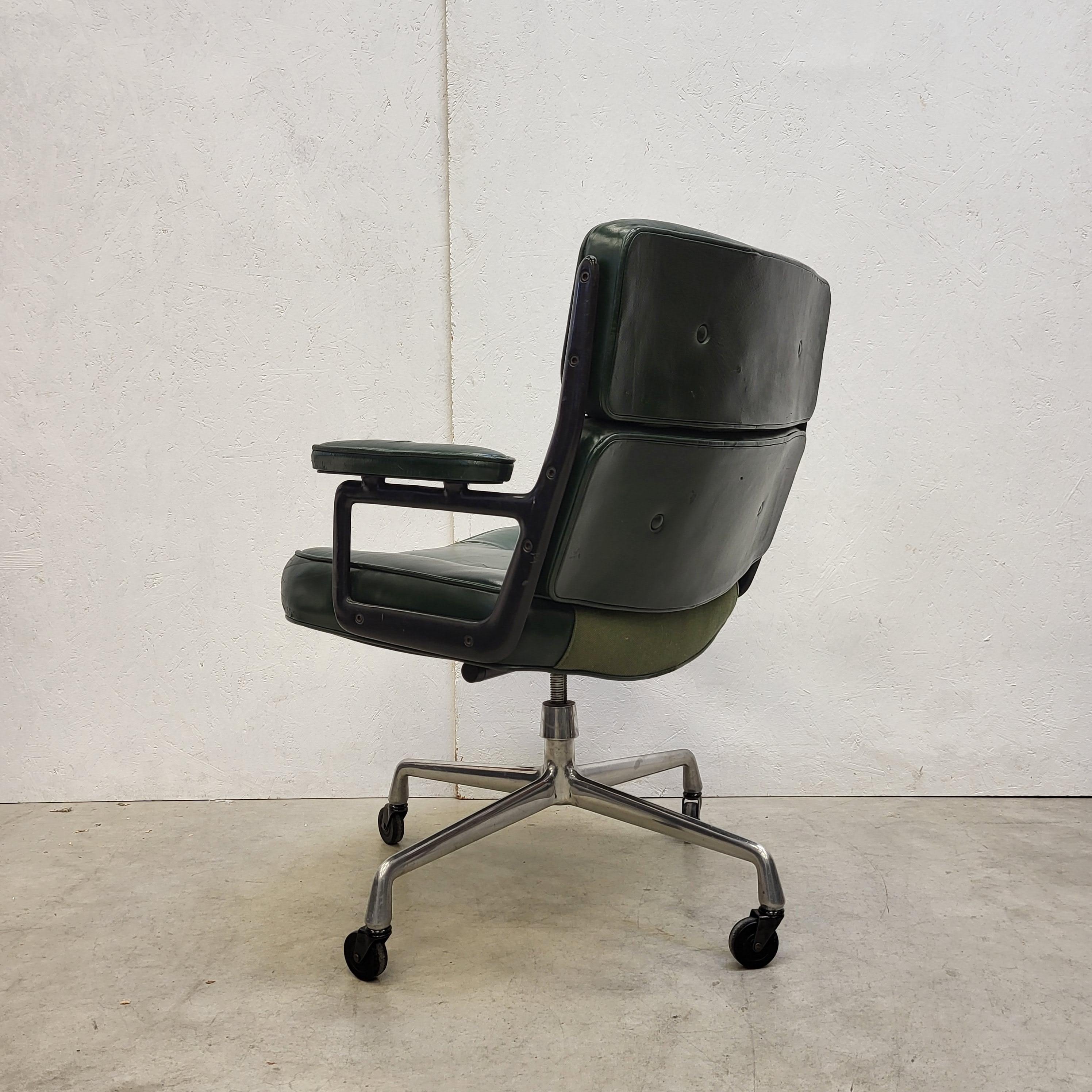 Fin du 20e siècle Rare fauteuil de bureau vert Herman Miller ES107 de Charles Eames