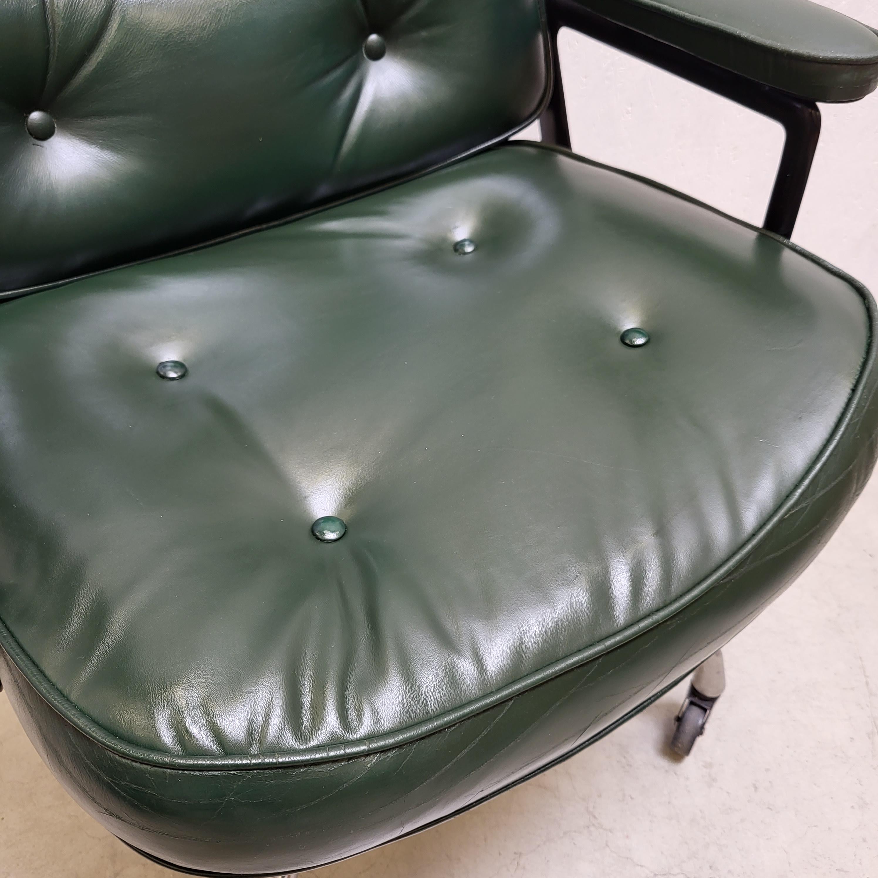 Aluminium Rare fauteuil de bureau vert Herman Miller ES107 de Charles Eames