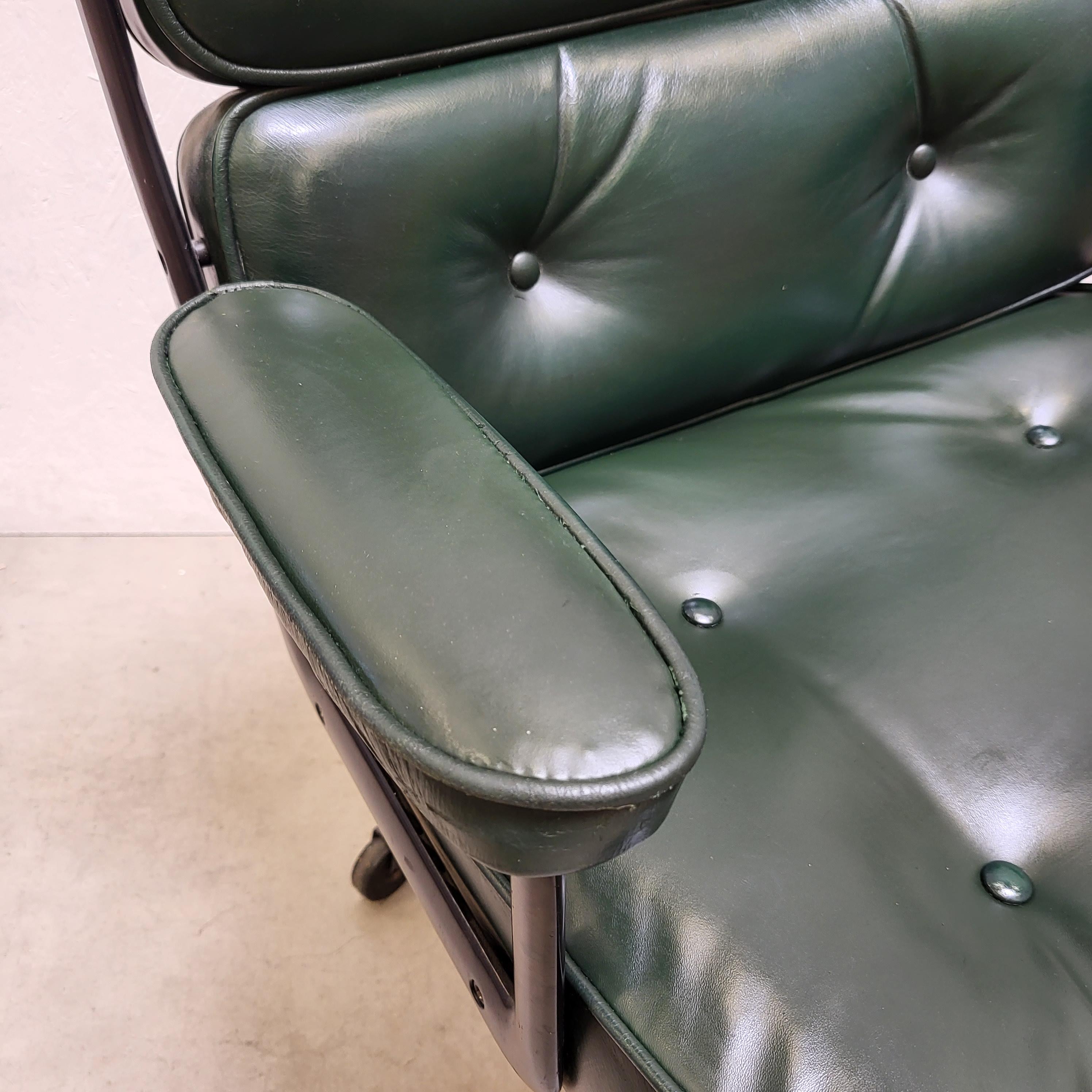 Rare fauteuil de bureau vert Herman Miller ES107 de Charles Eames 1