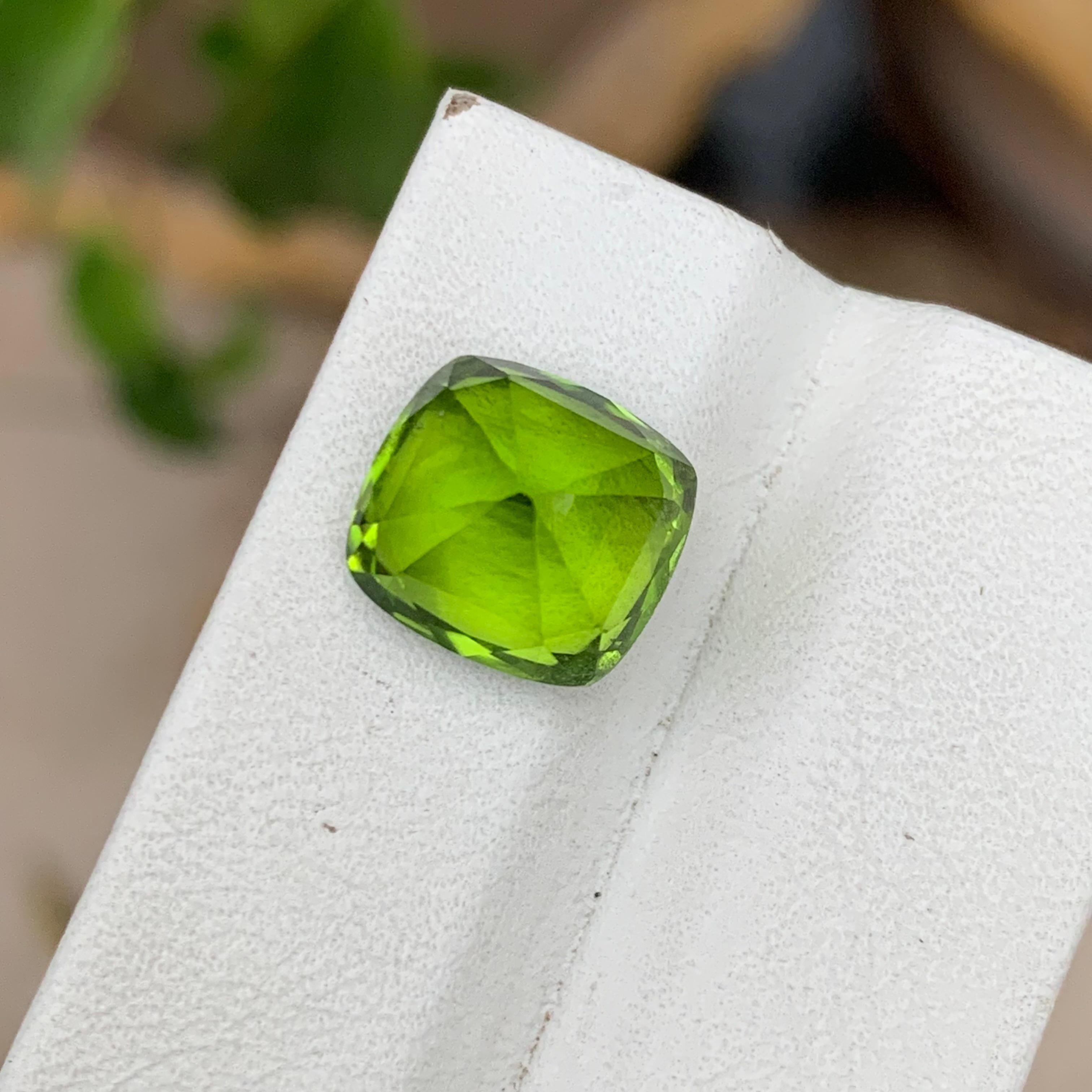 Piedra natural verde de peridoto, talla cojín de 7,35 ct para anillo, joyería colgante Contemporáneo