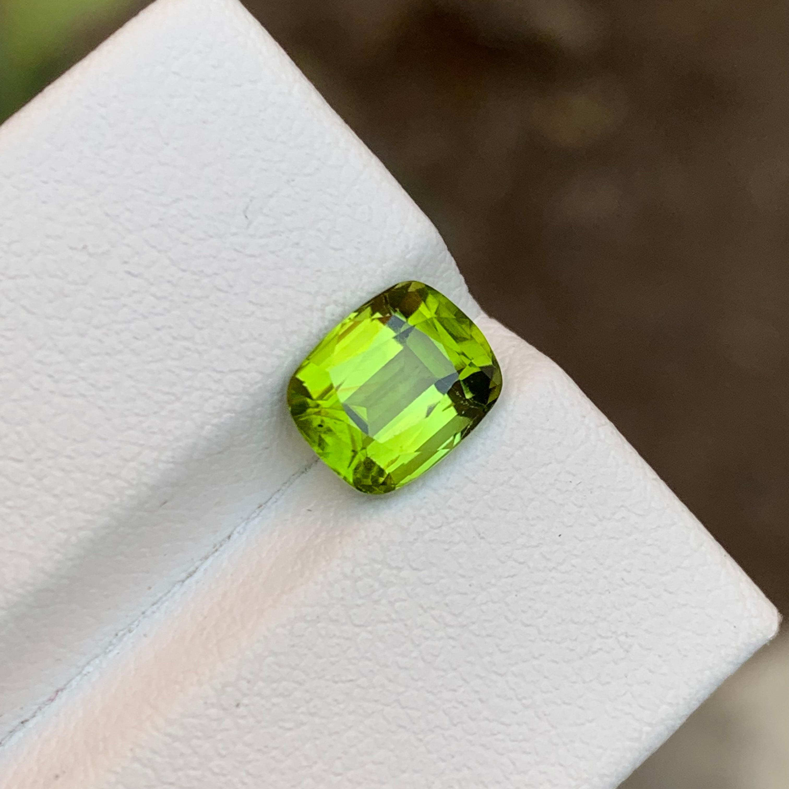 Rare Green Natural Peridot Loose Gemstone, 2.30 Ct Cushion Cut Ideal for Ring For Sale 8