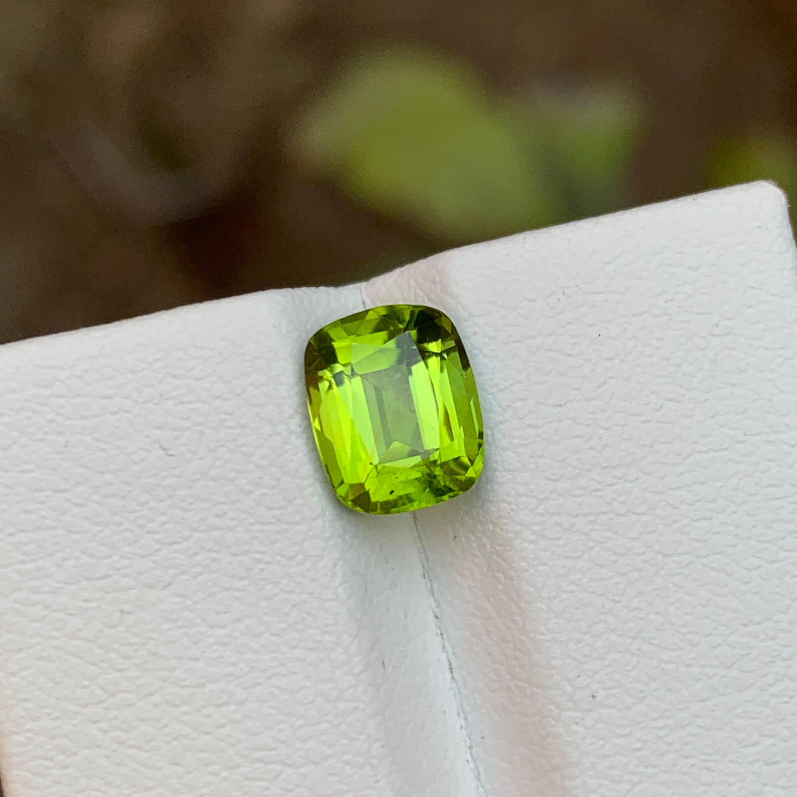 Rare Green Natural Peridot Loose Gemstone, 2.30 Ct Cushion Cut Ideal for Ring For Sale 4