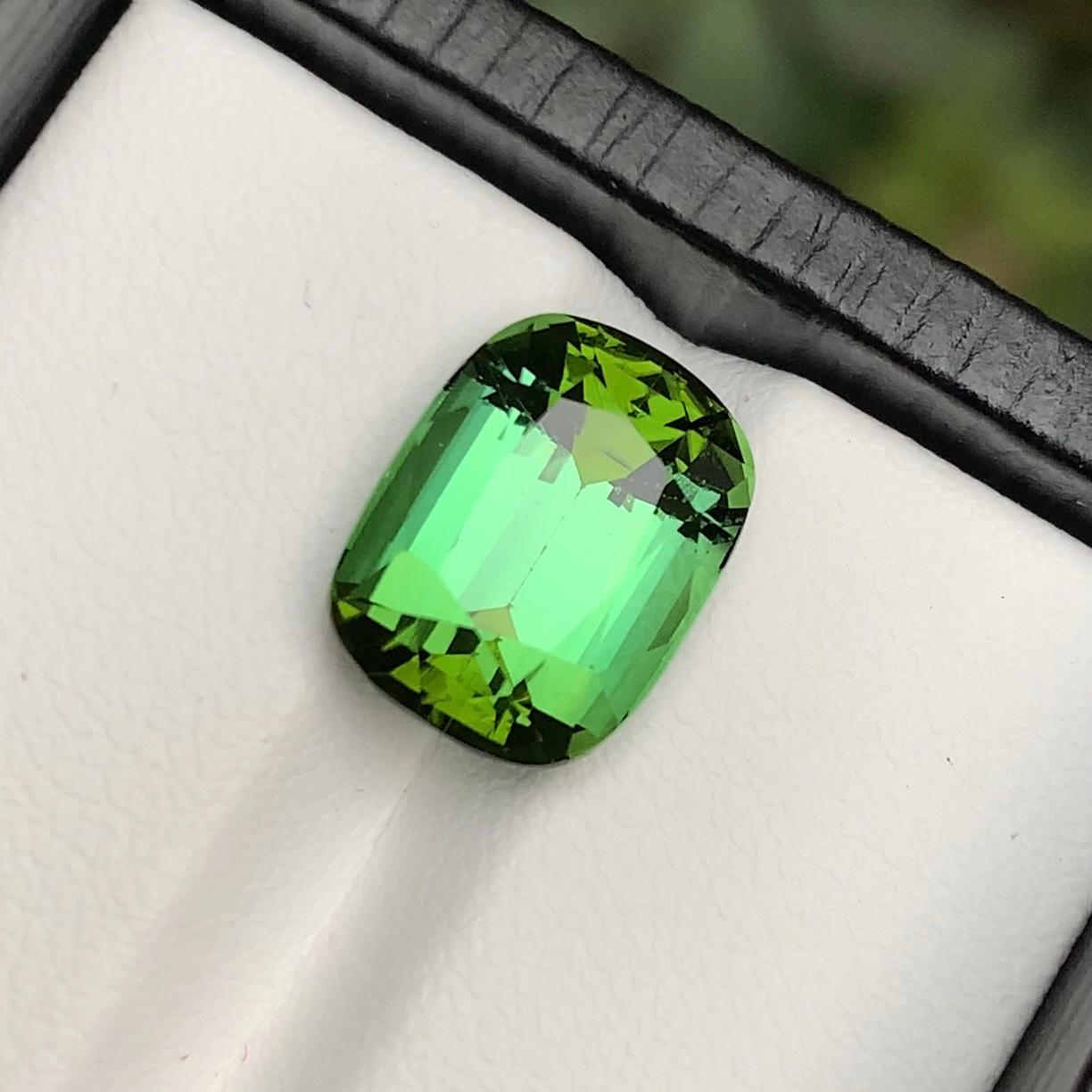 Rare Green Natural Tourmaline Gemstone, 5.90 Ct Step Cushion Mix Cut for Ring In New Condition For Sale In Peshawar, PK