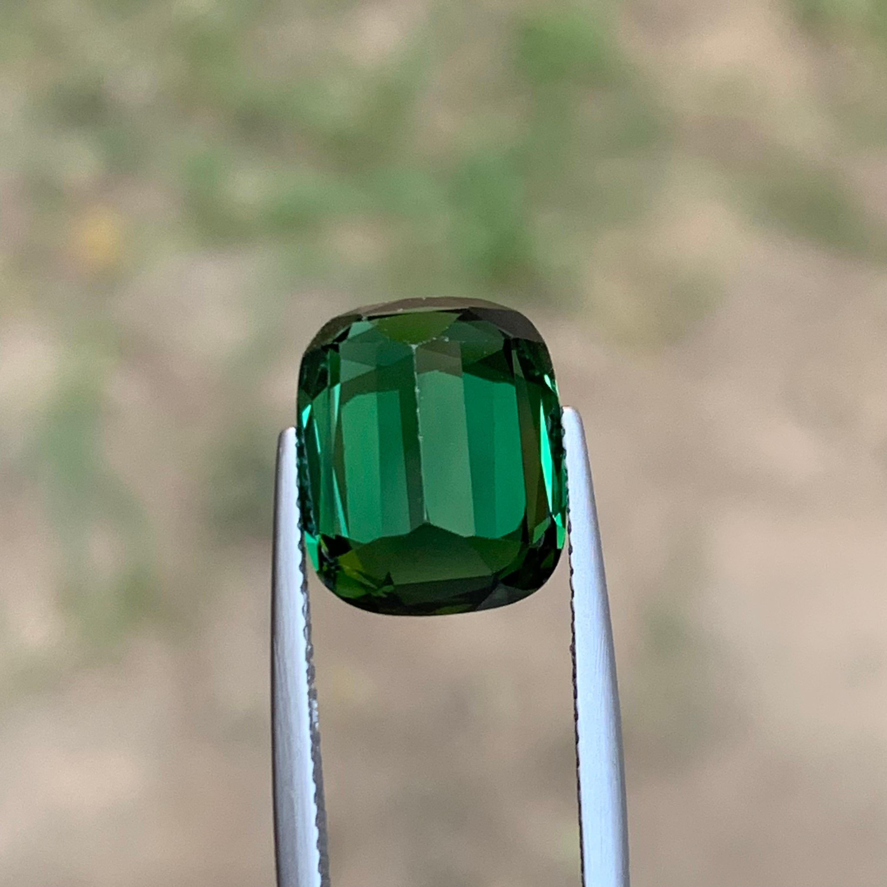 Rare Green Natural Tourmaline Gemstone, 7.65 Ct Cushion Cut for a Ring/Pendant In New Condition For Sale In Peshawar, PK