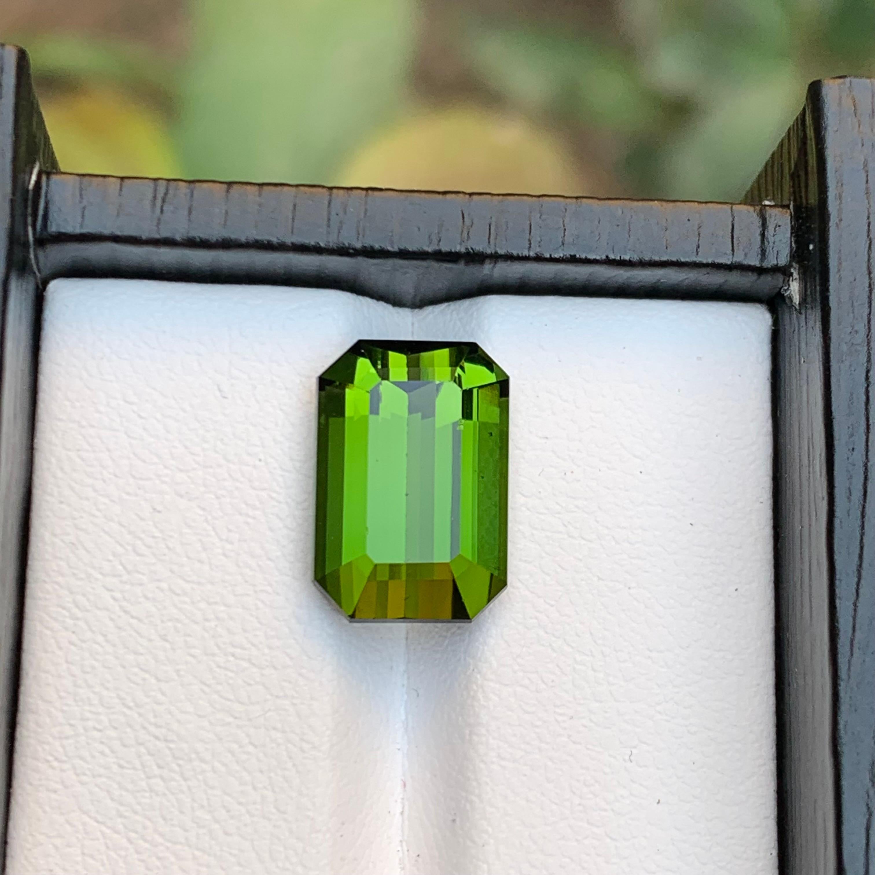 Rare Green Natural Tourmaline Loose Gemstone, 7.75 Ct-Emerald Cut Top Quality For Sale 7