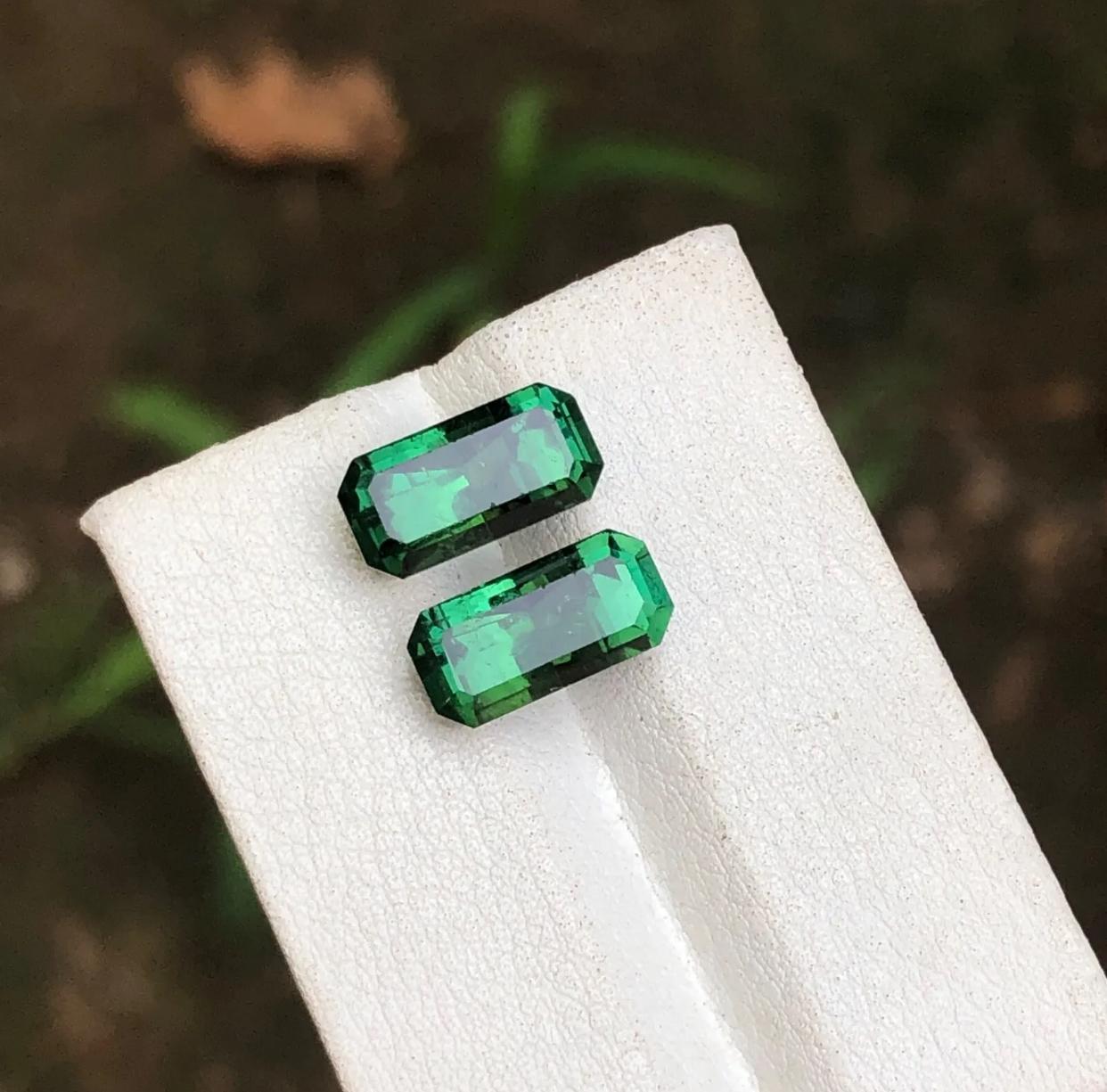 Rare tourmaline naturelle verte non sertie, taille émeraude de 7,20 carats, Afghanistan en vente 4