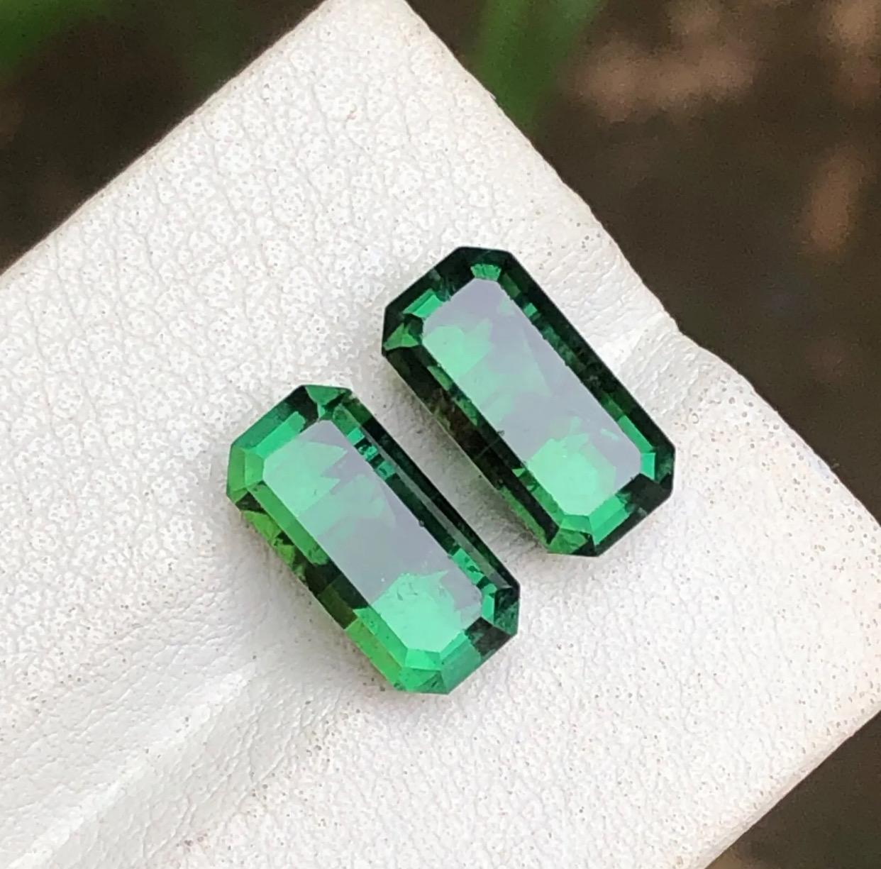 Contemporain Rare tourmaline naturelle verte non sertie, taille émeraude de 7,20 carats, Afghanistan en vente