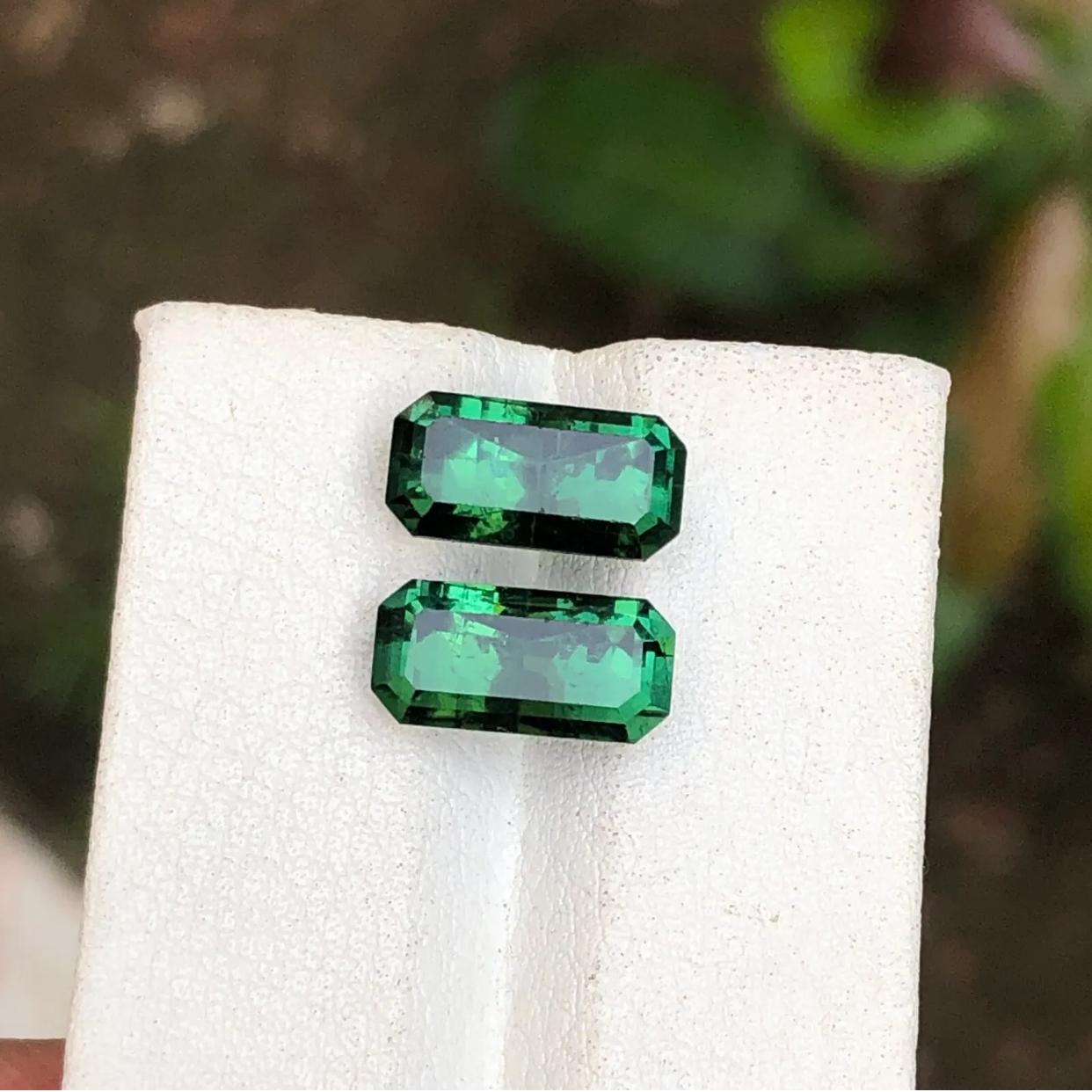 Rare tourmaline naturelle verte non sertie, taille émeraude de 7,20 carats, Afghanistan en vente 2