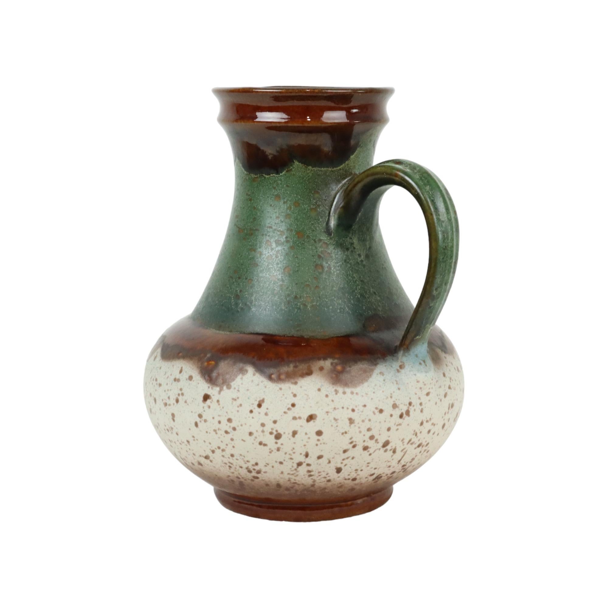 Smaltato Raro vaso verde Terrazzo Germania Ovest in terracotta Ü-Keramik 1808-30 in vendita
