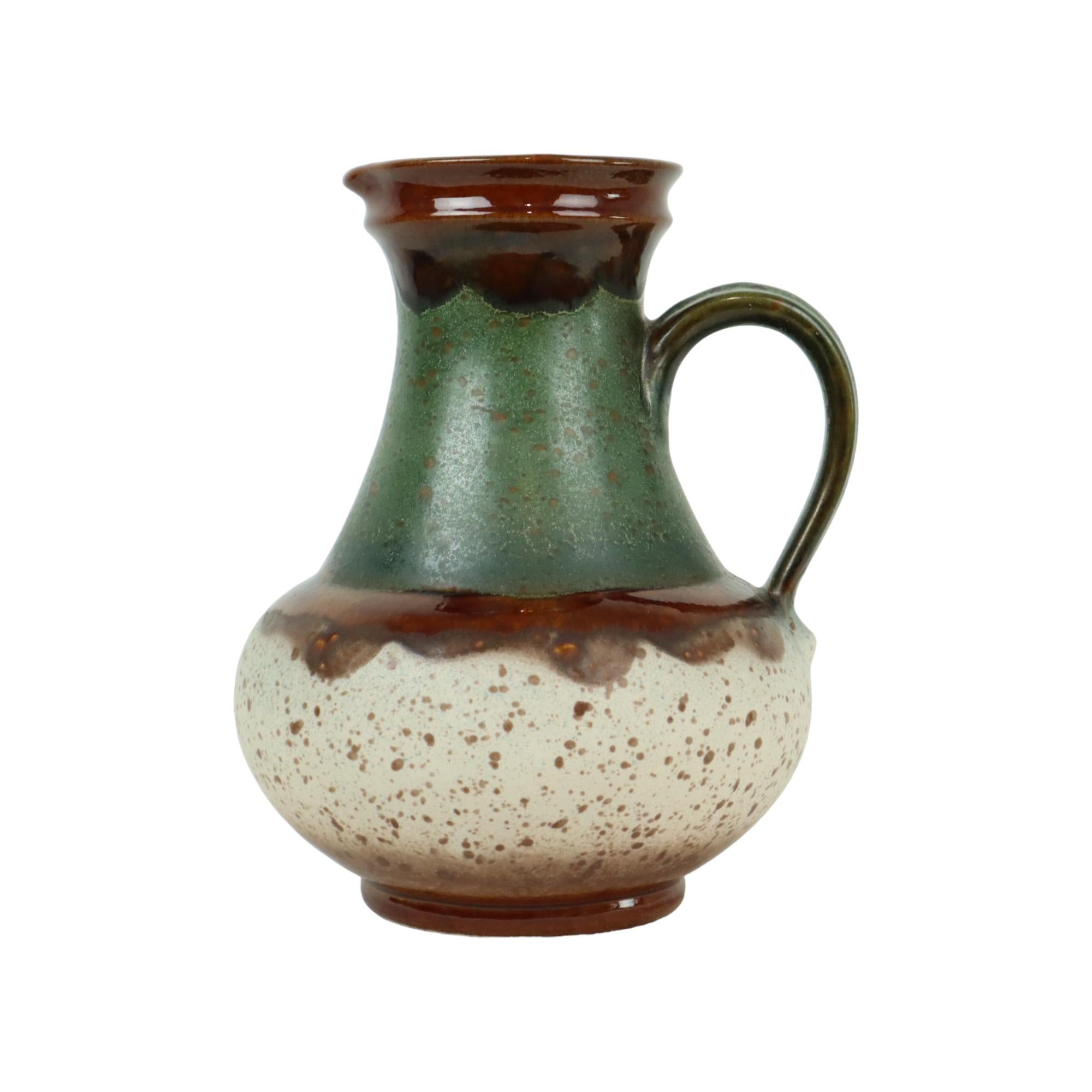 Raro vaso verde Terrazzo Germania Ovest in terracotta Ü-Keramik 1808-30 In condizioni buone in vendita a Poperinge, BE