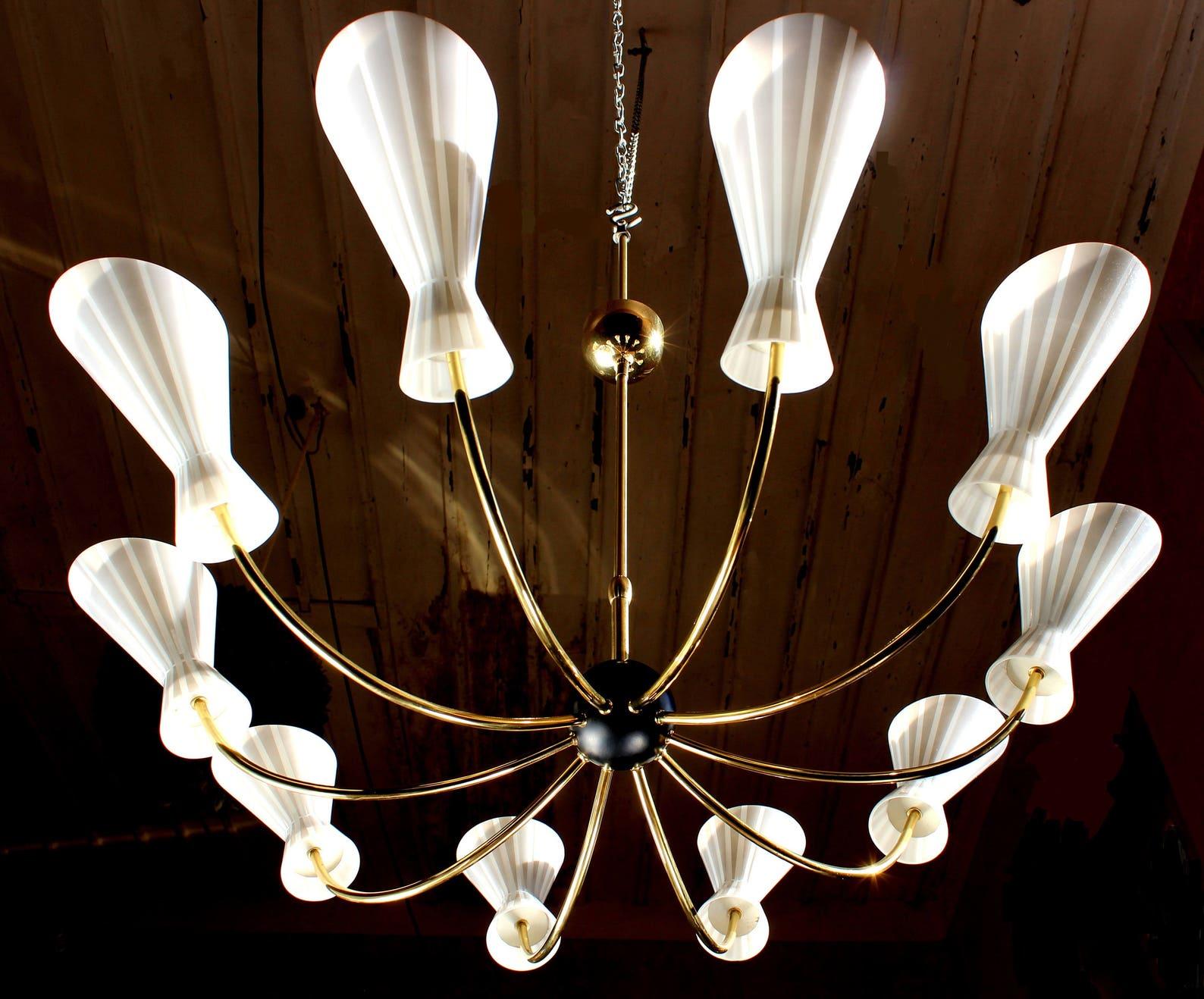 10 Lights diabolo spider chandelier Milano 1950s stilnovo type.
Brass & double cone art glass shades in grey/ white.

Measures: diameter 30