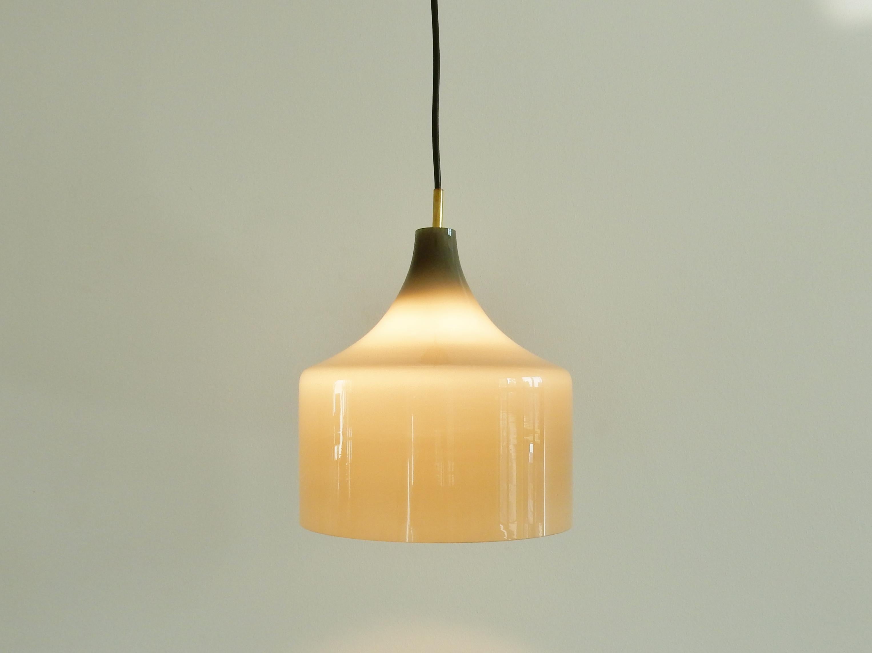 This is a very nice and rare grey opaline glass pendant by Alessandro Pianon for Vistosi. The lamp is in a good condition with a small chip at the inside on the top.

We also have this pendant in white opaline glass available.

Imported by