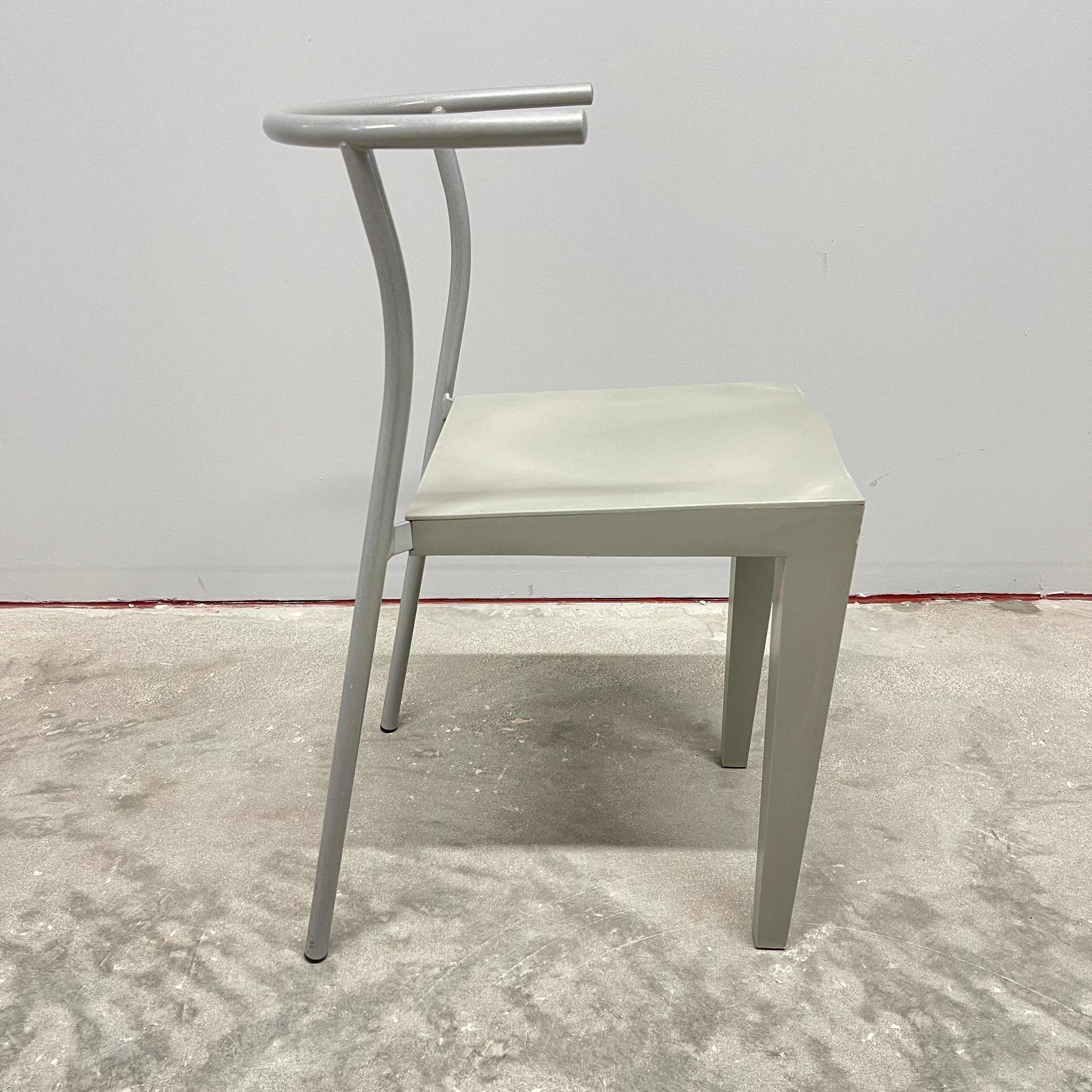Postmoderne Rare chaise grise postmoderne « Dr Glob » de Philippe Starck pour Kartell, Italie, 1990 en vente