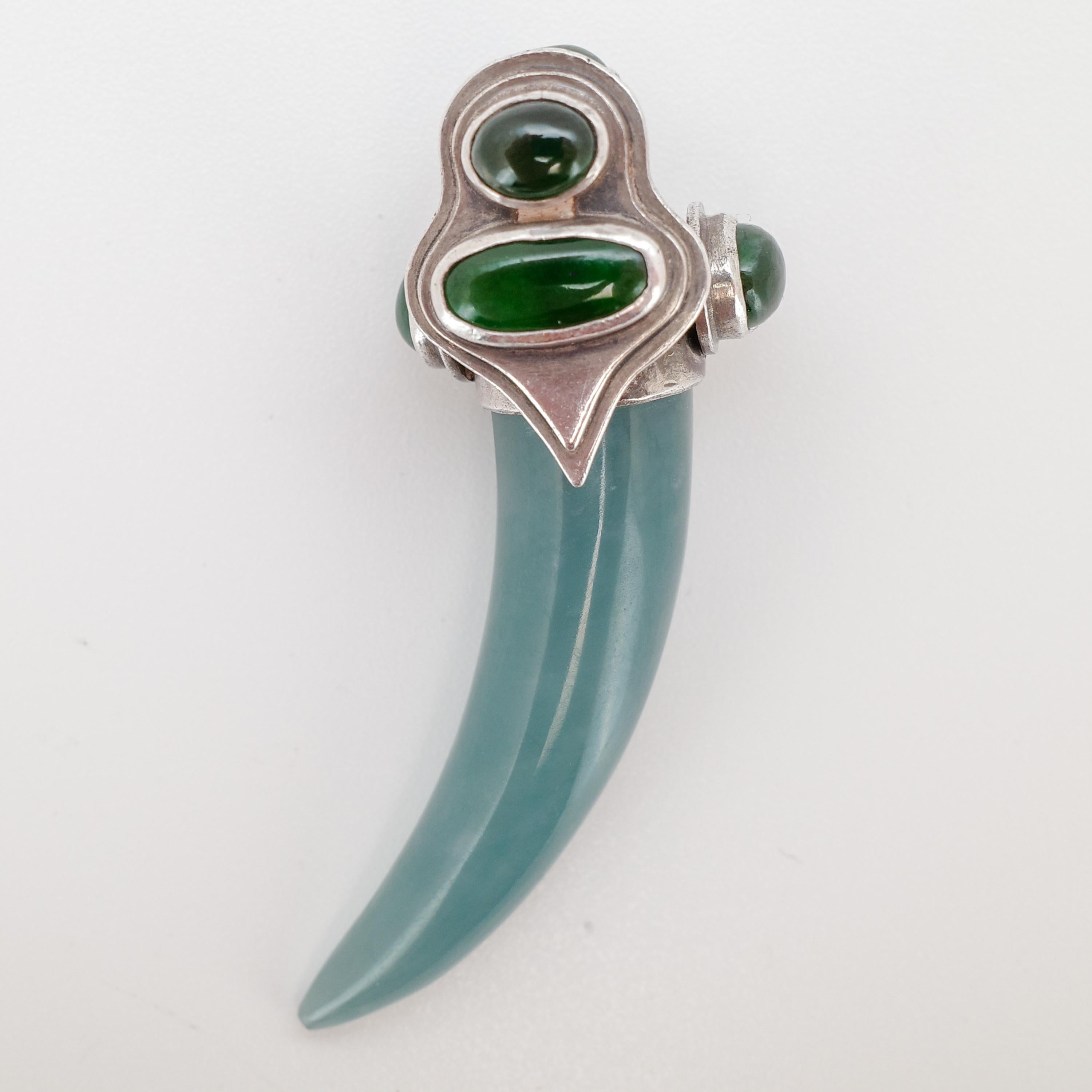 Artigiano Raro ciondolo imperiale guatemalteco in giadeite e dente blu olmeco in vendita