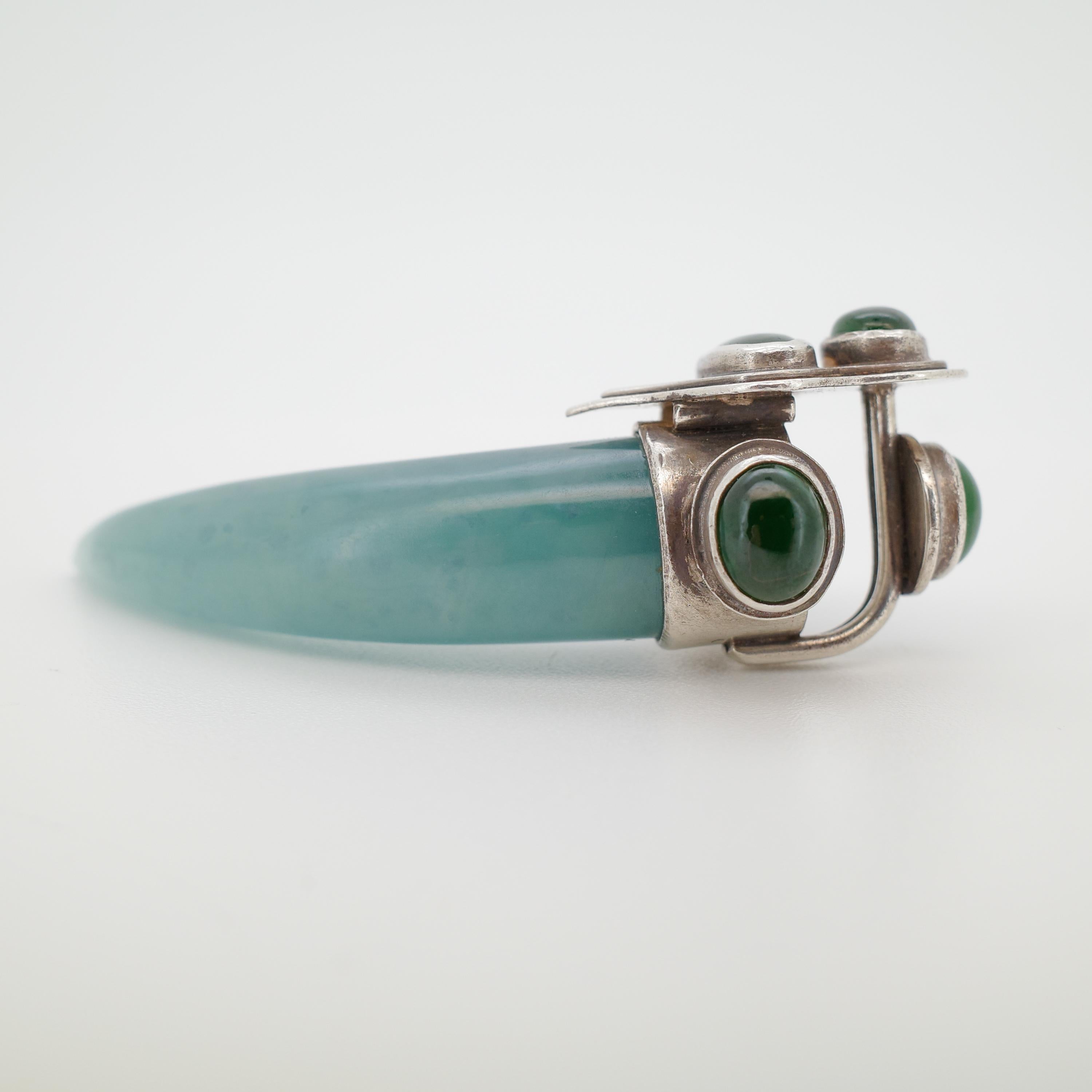 Cabochon Raro ciondolo imperiale guatemalteco in giadeite e dente blu olmeco in vendita