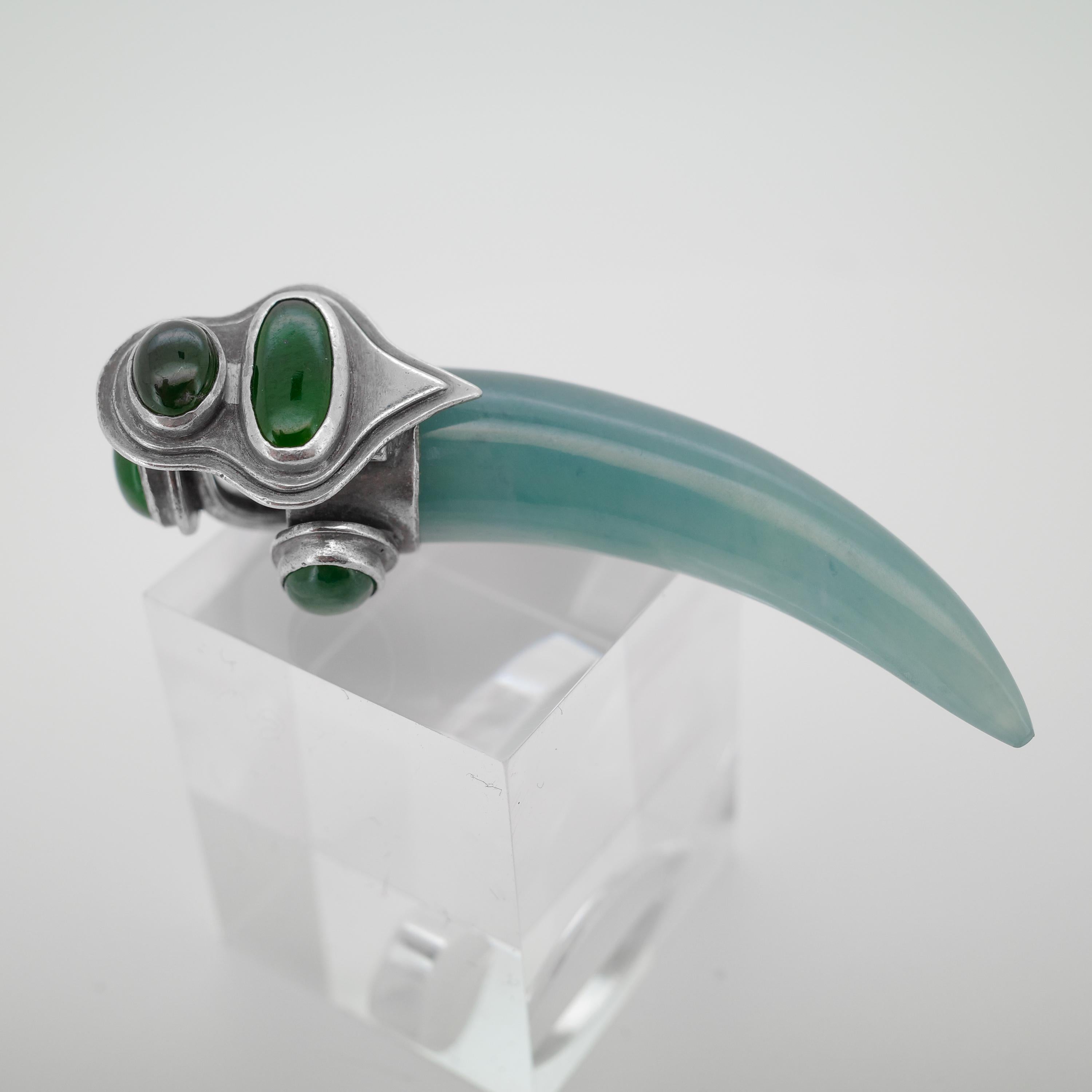 Raro ciondolo imperiale guatemalteco in giadeite e dente blu olmeco in vendita 1