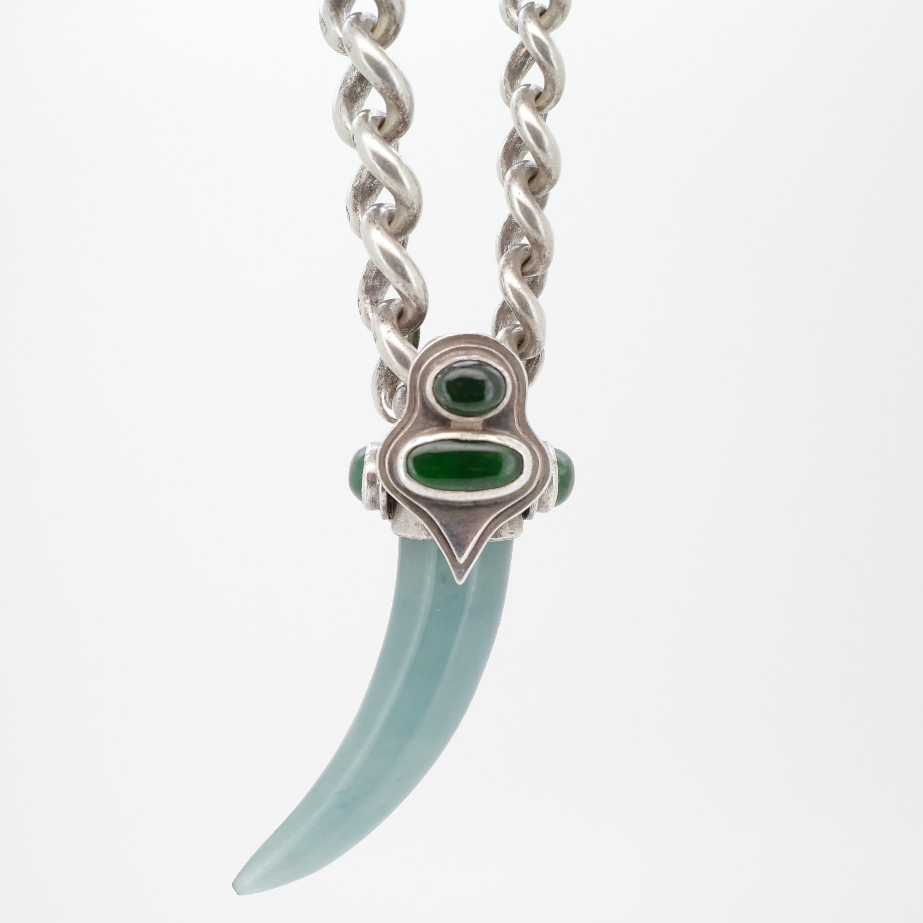 Raro ciondolo imperiale guatemalteco in giadeite e dente blu olmeco in vendita 2
