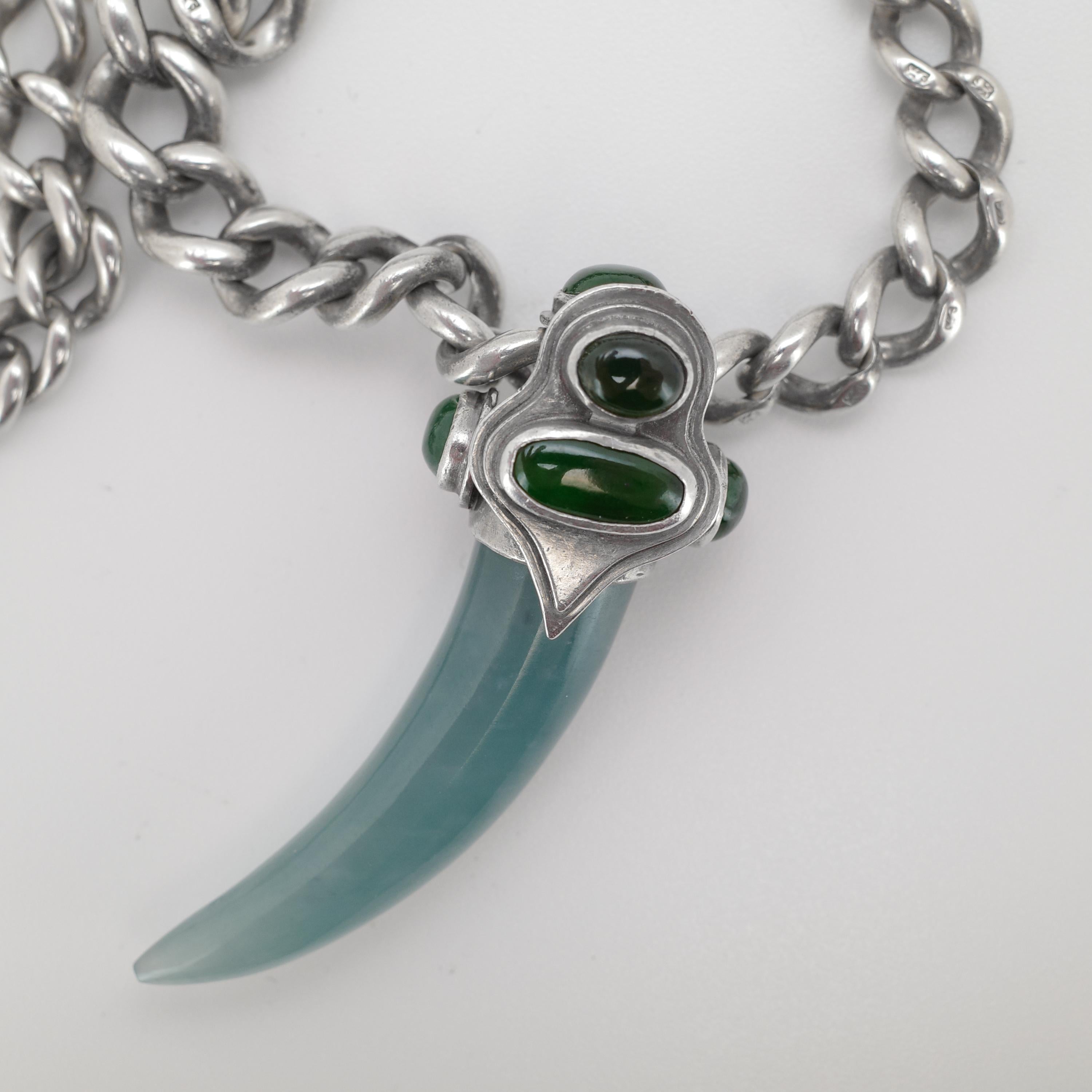 Raro ciondolo imperiale guatemalteco in giadeite e dente blu olmeco in vendita 3