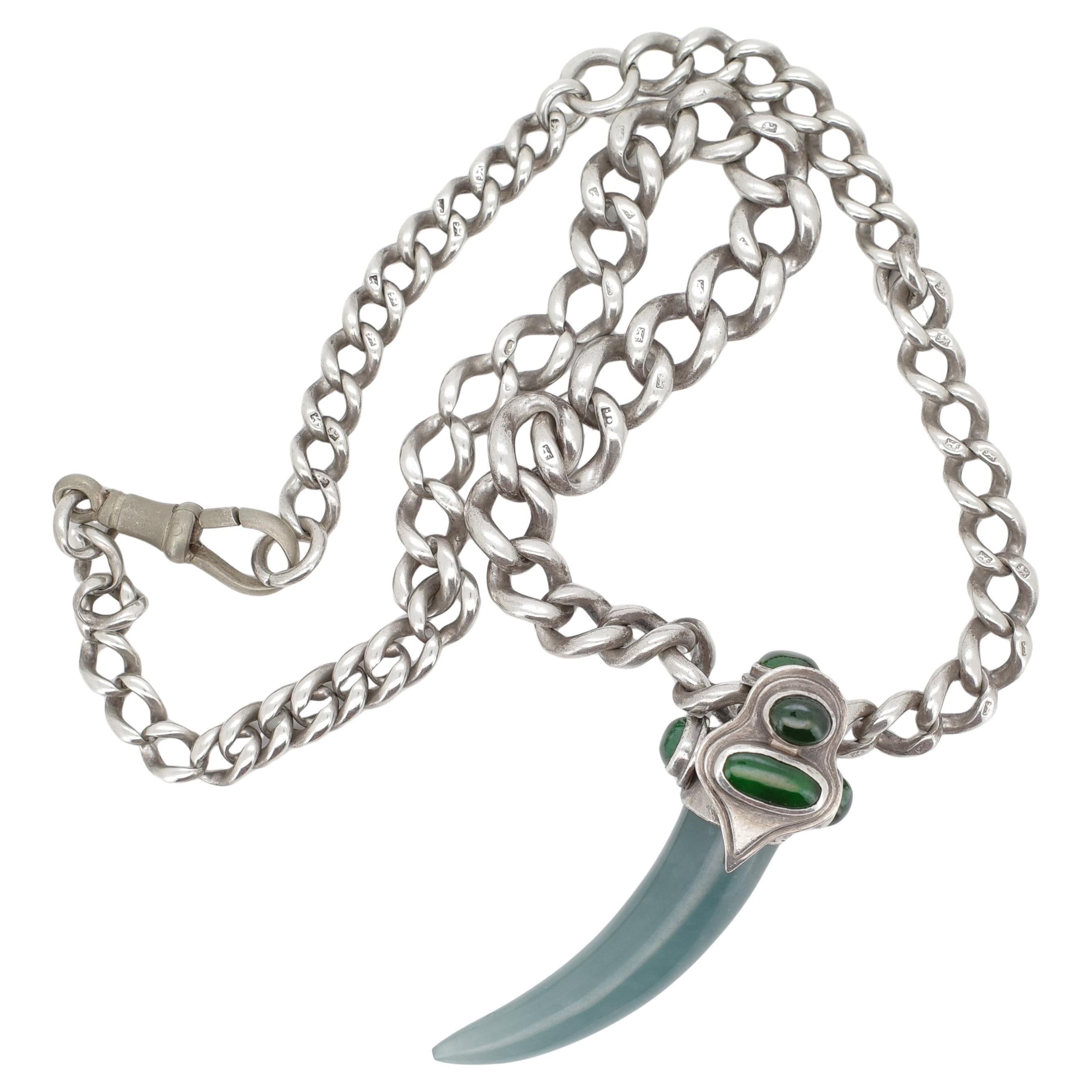 Raro ciondolo imperiale guatemalteco in giadeite e dente blu olmeco in vendita