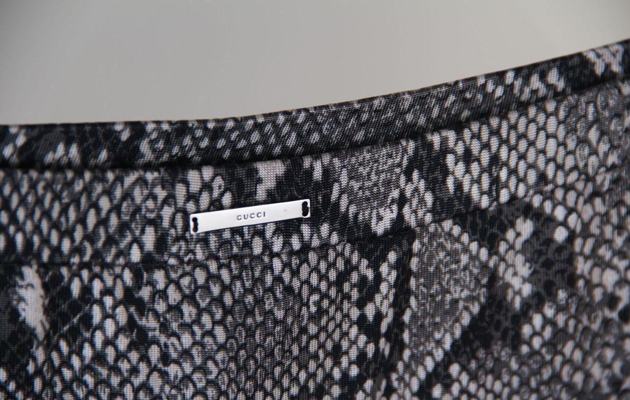 Gris Rare ! !! Gucci 2000 Tom Ford 2000 Jupe serpentine taille 42 en vente