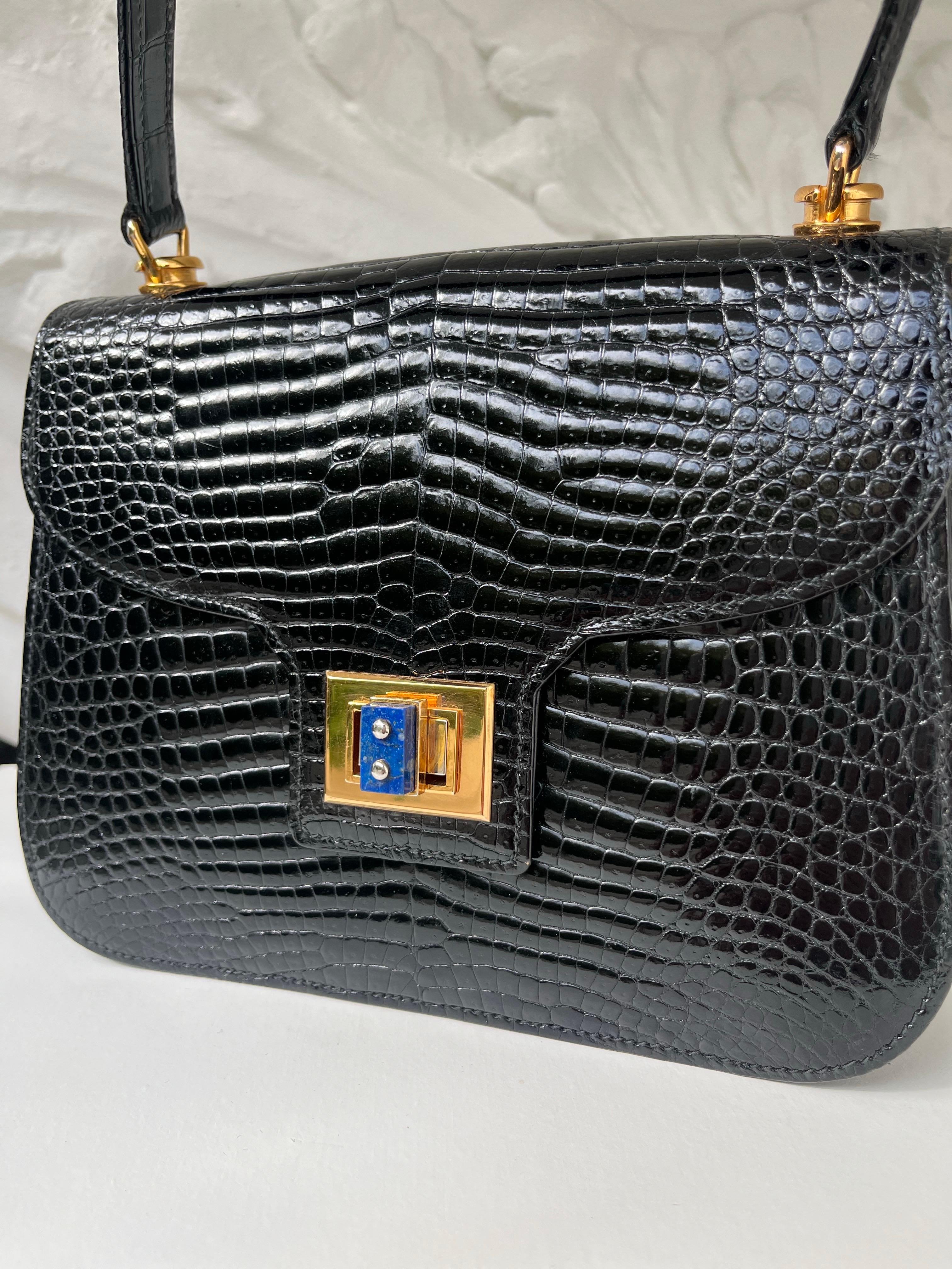 Rare Gucci 80's Vintage Alligator skin handbag jeweled lapis lazuli clasp. Bon état - En vente à NICE, FR