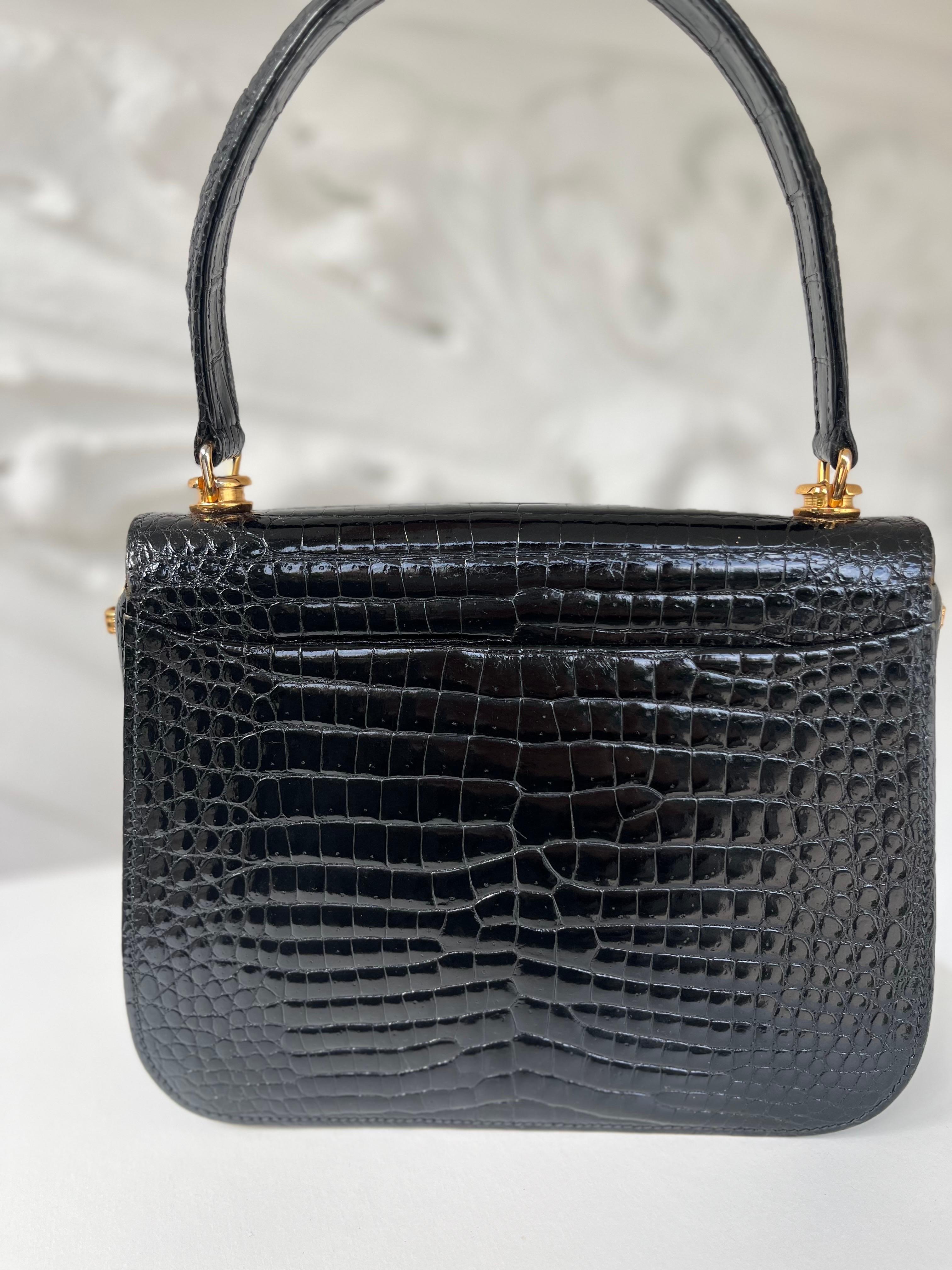 Rare Gucci 80's Vintage Alligator skin handbag jeweled lapis lazuli clasp. en vente 2