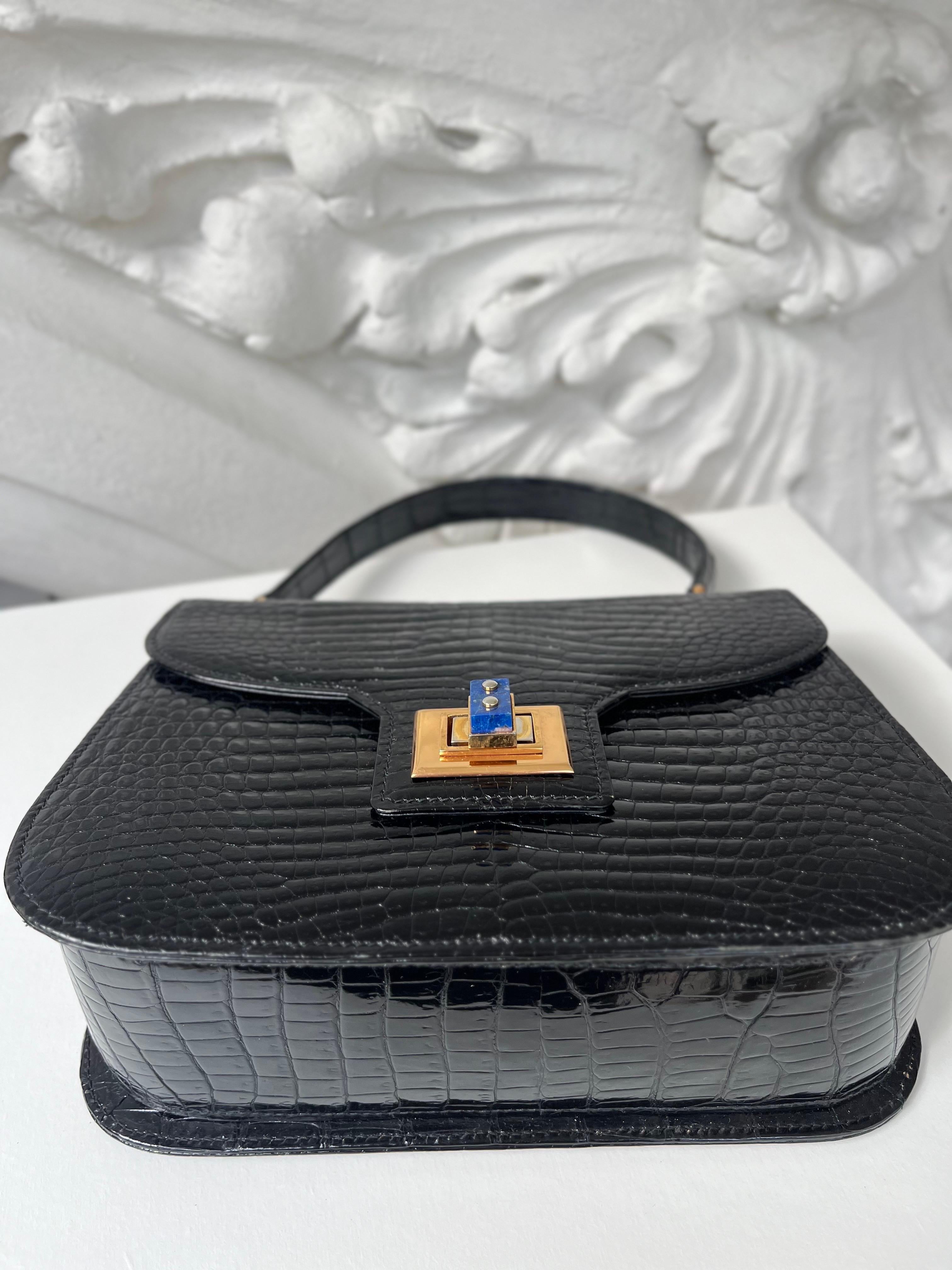 Rare Gucci 80's Vintage Alligator skin handbag jeweled lapis lazuli clasp. en vente 3