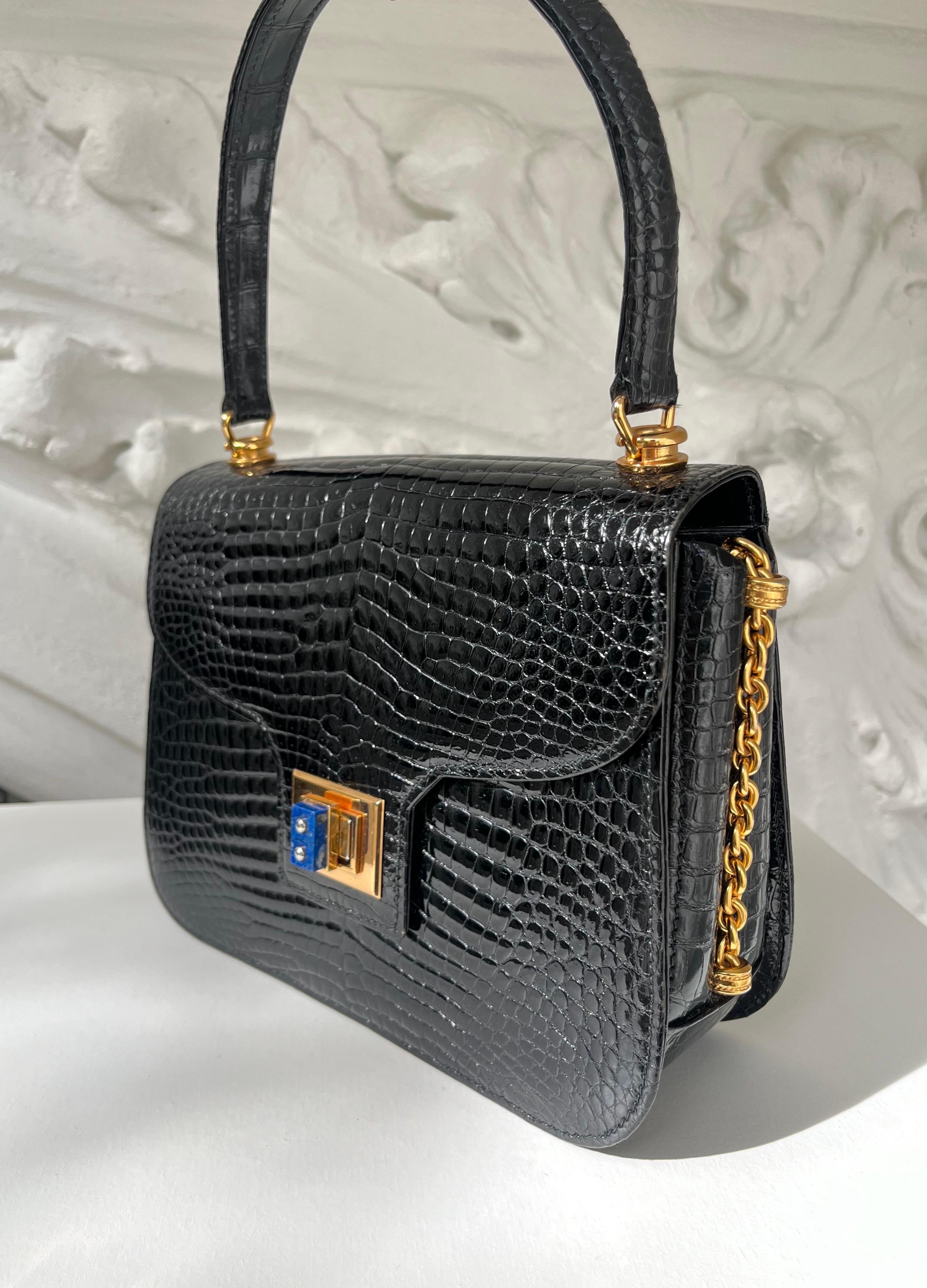Rare Gucci 80's Vintage Alligator skin handbag jeweled lapis lazuli clasp. en vente 4