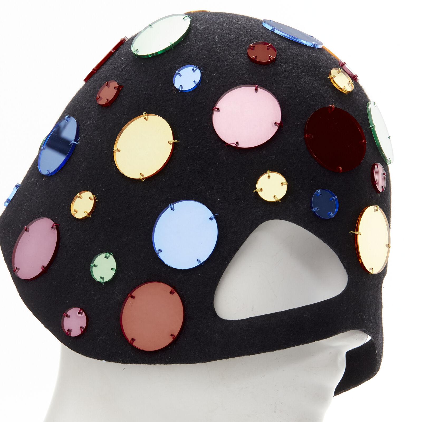 rare GUCCI Alessandro Michele Runway black wool felt embellished mask felt hat
Reference: TGAS/C01511
Brand: Gucci
Designer: Alessandro Michele
Model: 590047 HI32 1000
Collection: Runway
Material: 100% Wool
Color: Black, Multicolour
Pattern: