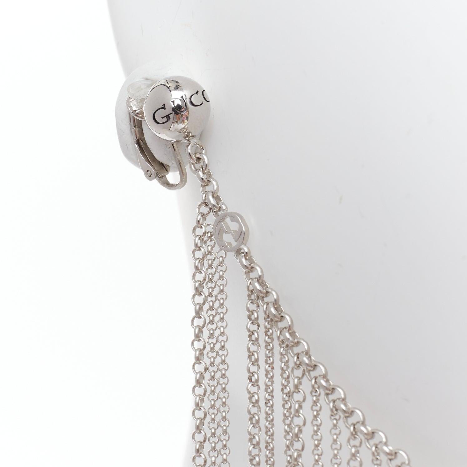 Rare GUCCI Alessandro Michele Runway GG charm chain clip on nose earring
Reference: TGAS/E00143
Brand: Gucci
Designer: Alessandro Michele
Collection: Runway
Material: Metal
Color: Silver
Pattern: Solid
Closure: Clip On

CONDITION:
Condition: